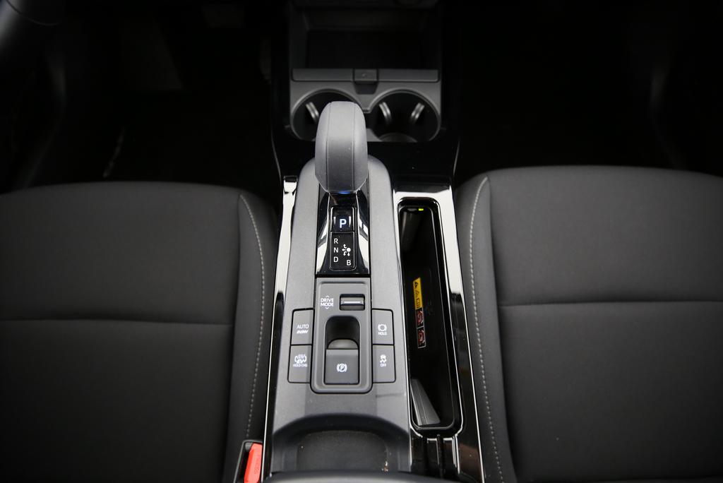 TOYOTA Prius 2.0 Plug-In-Hybrid Style-image-9