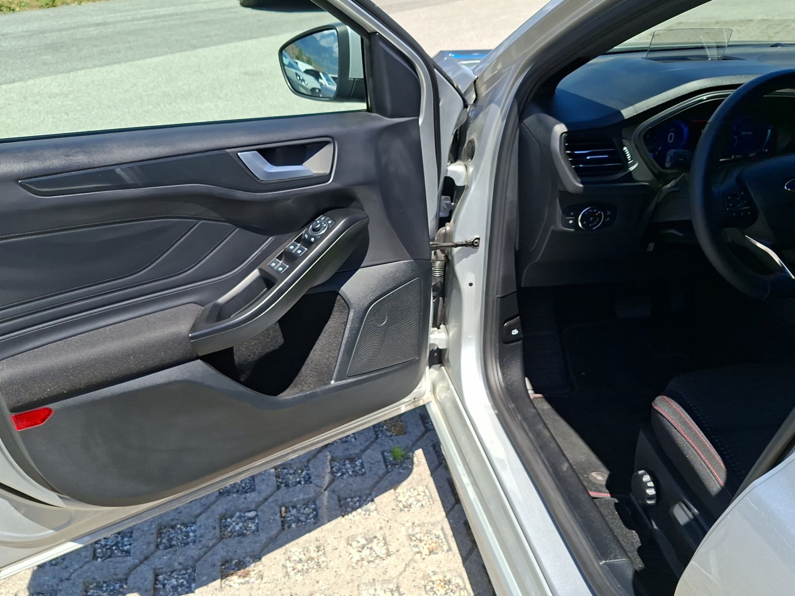 FORD Focus 1.0 MHEV Titanium X Automat-image-4