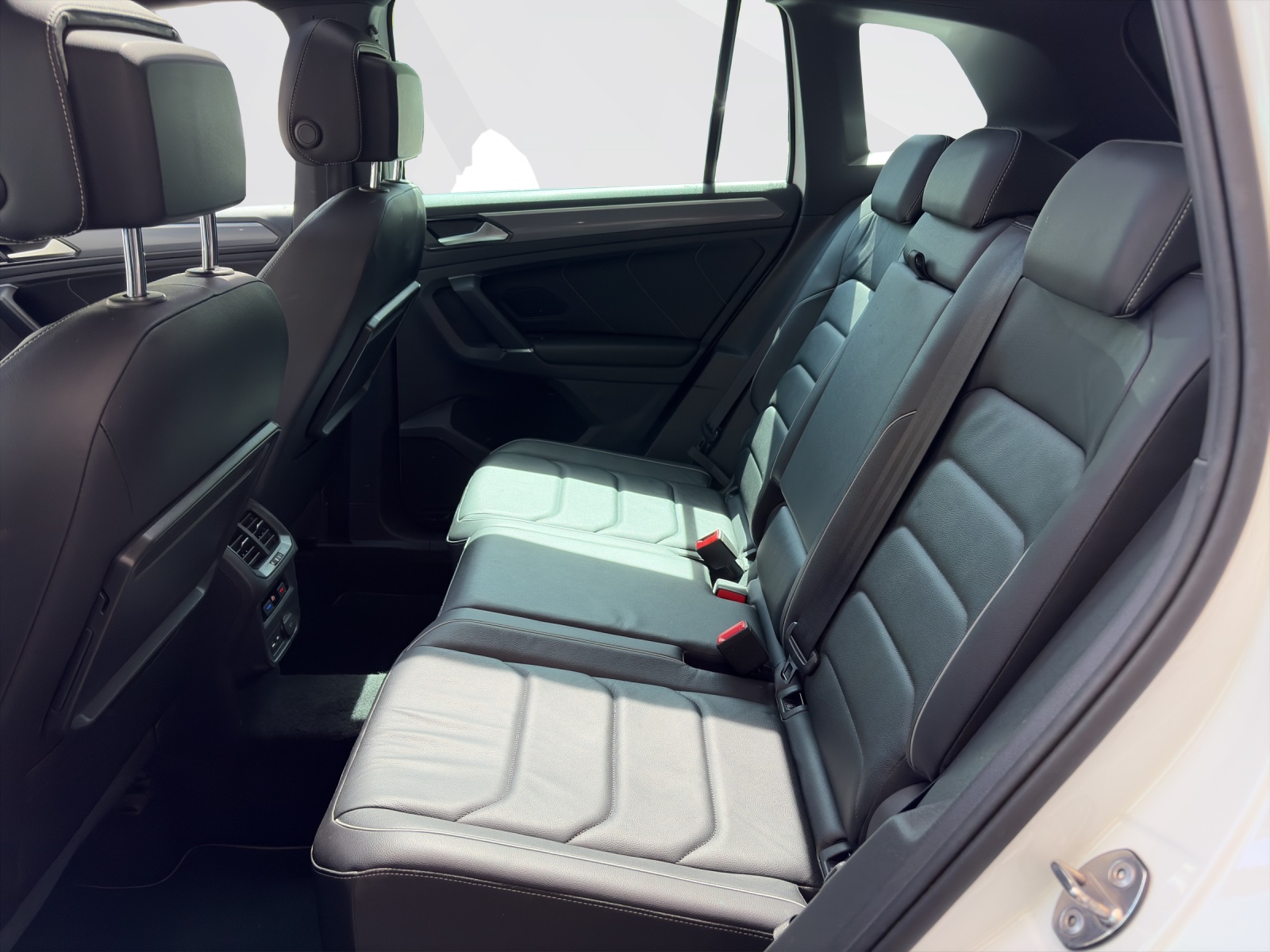VW Tiguan 2.0 TDI SCR Highline DSG-image-18