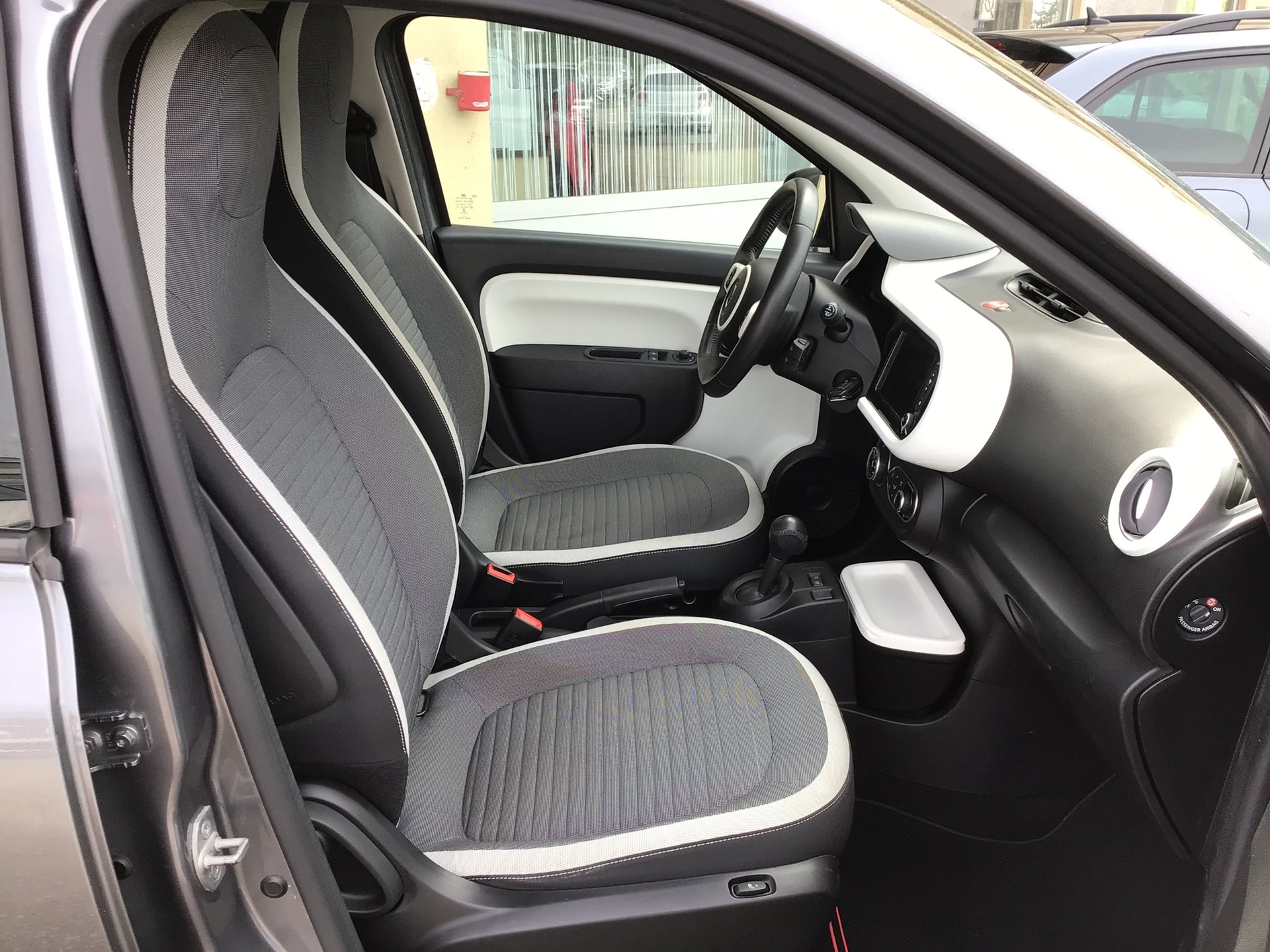 RENAULT Twingo 0.9 Intens EDC-image-7