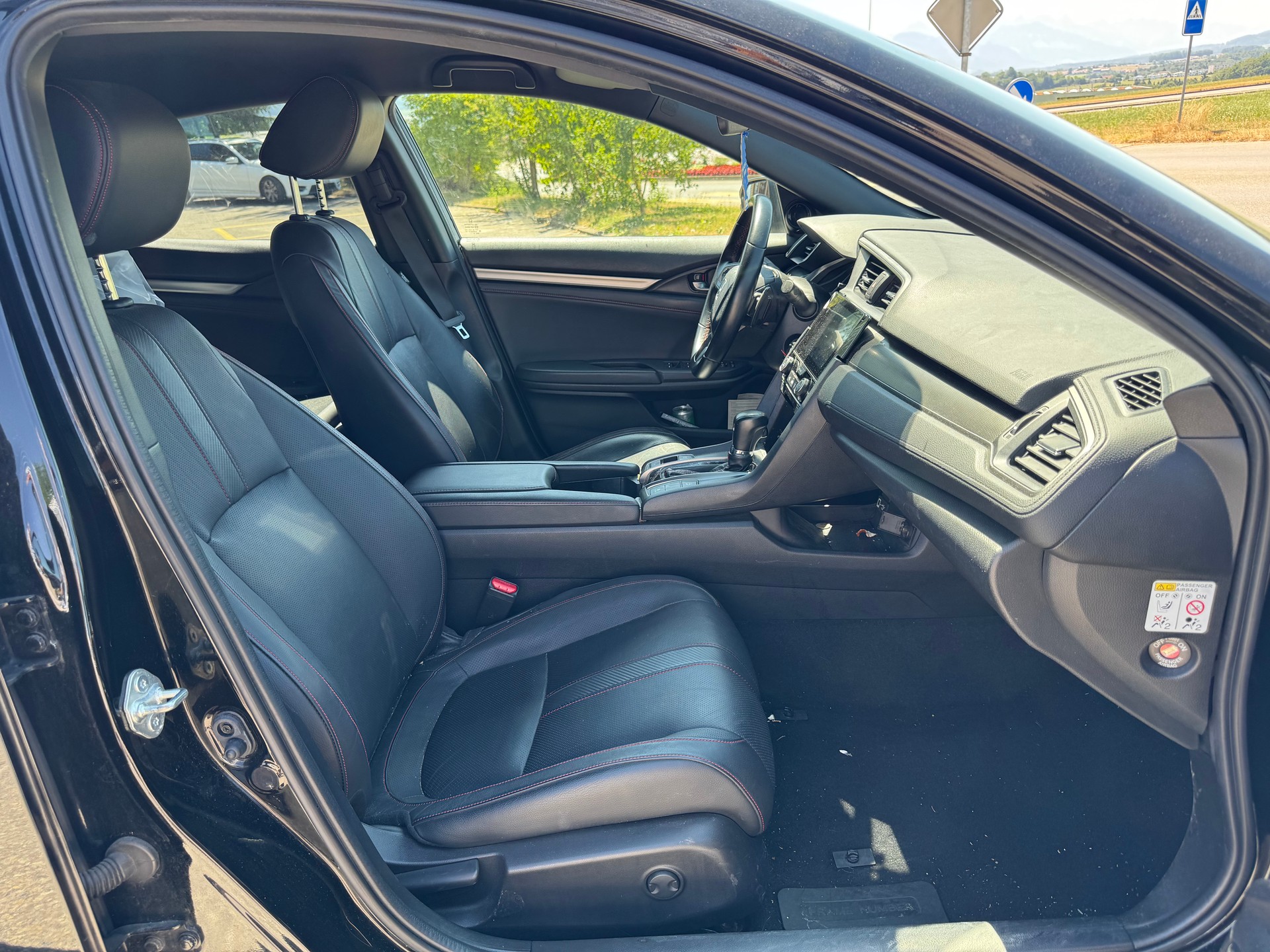 HONDA Civic 1.0 VTEC Executive CVT-image-5