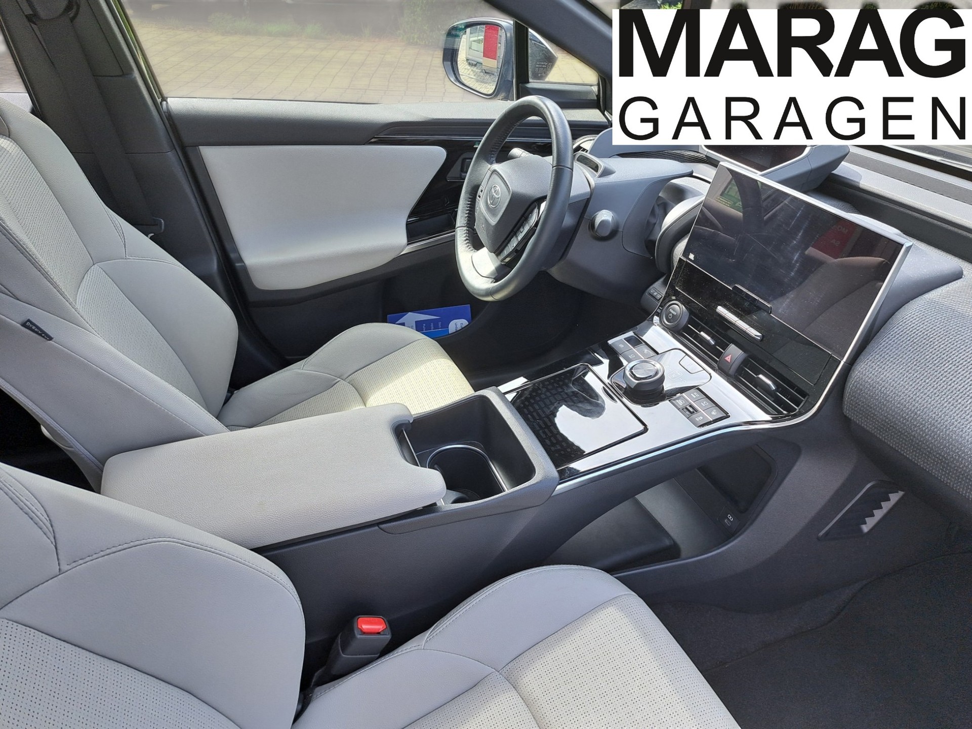TOYOTA bZ4X Premium 71,4 kWh 4WD-image-4