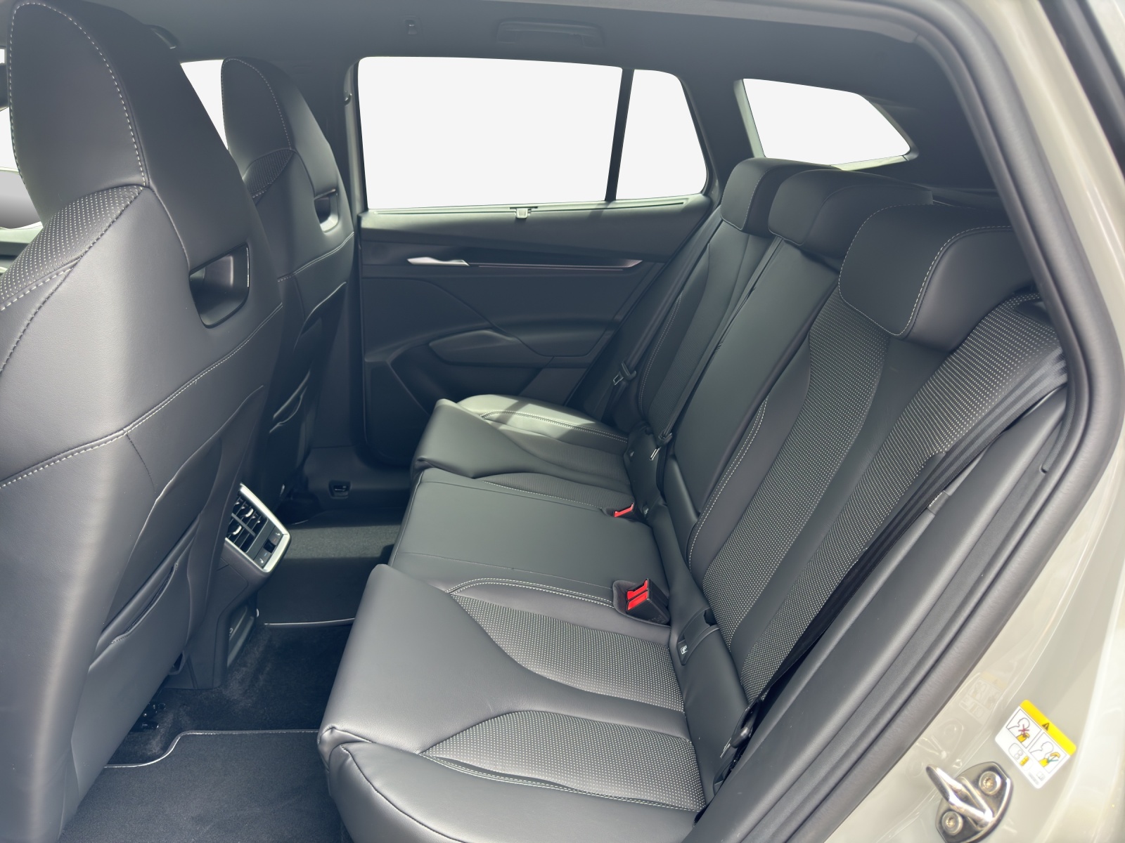 SKODA Enyaq 4x4 RS-image-11