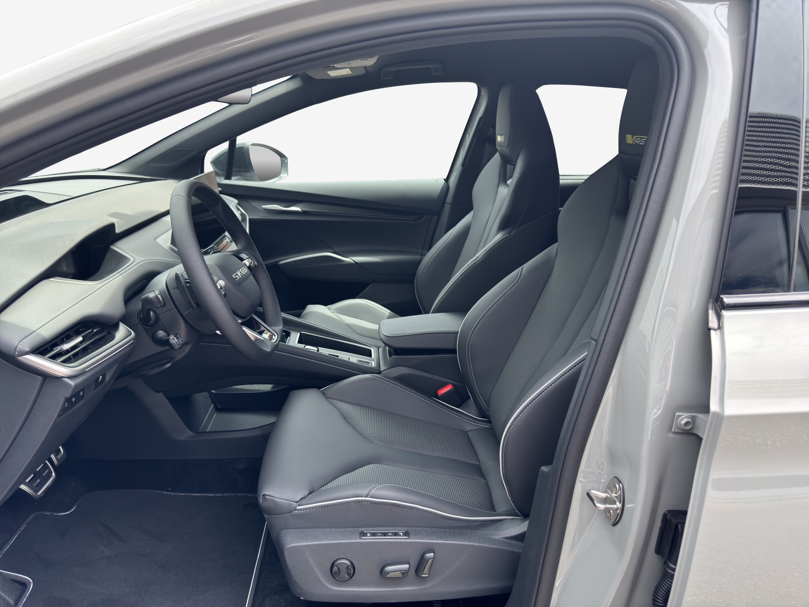 SKODA Enyaq 4x4 RS-image-7