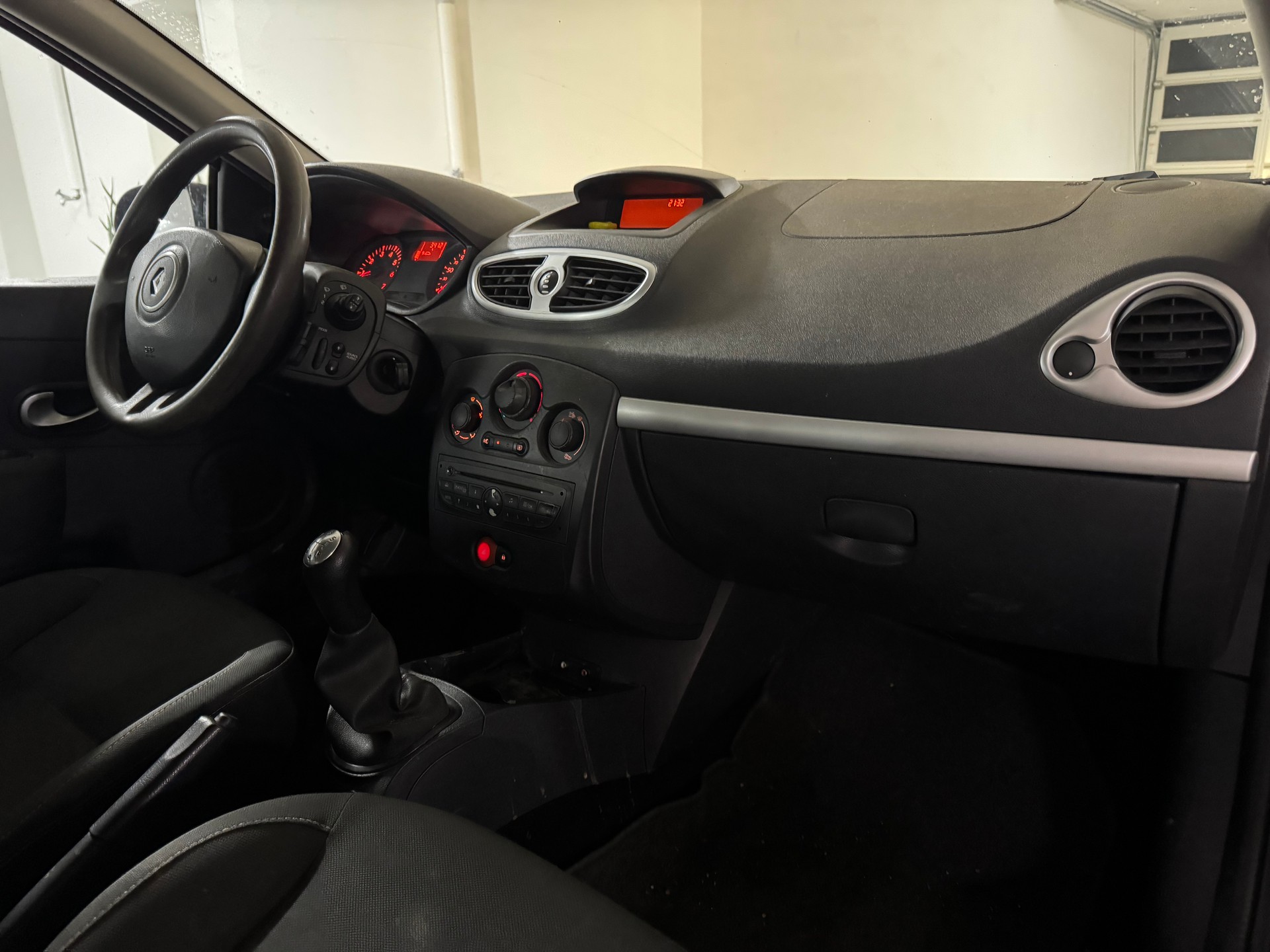 RENAULT Clio 1.2 16V Expression-image-11
