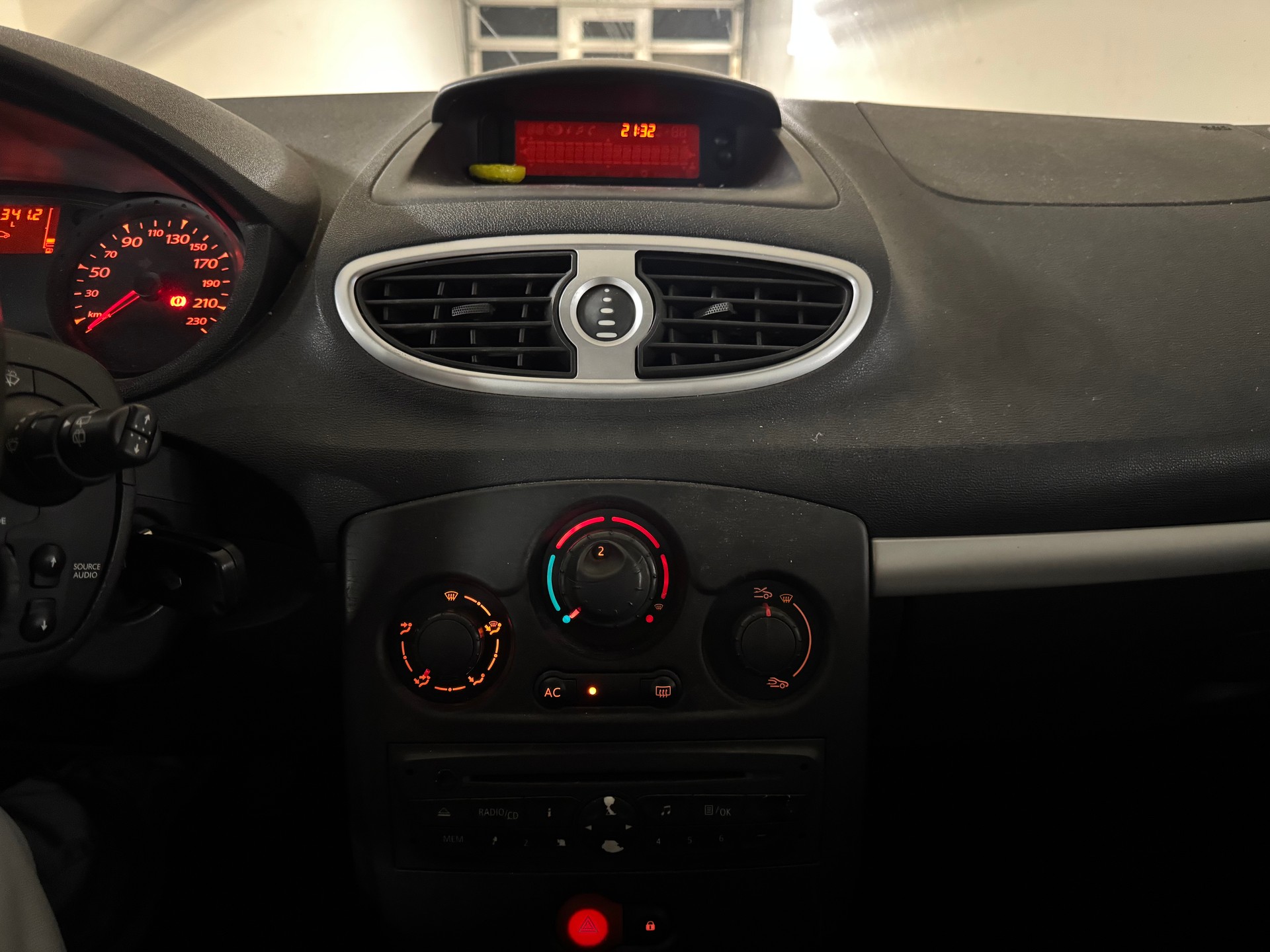 RENAULT Clio 1.2 16V Expression-image-13