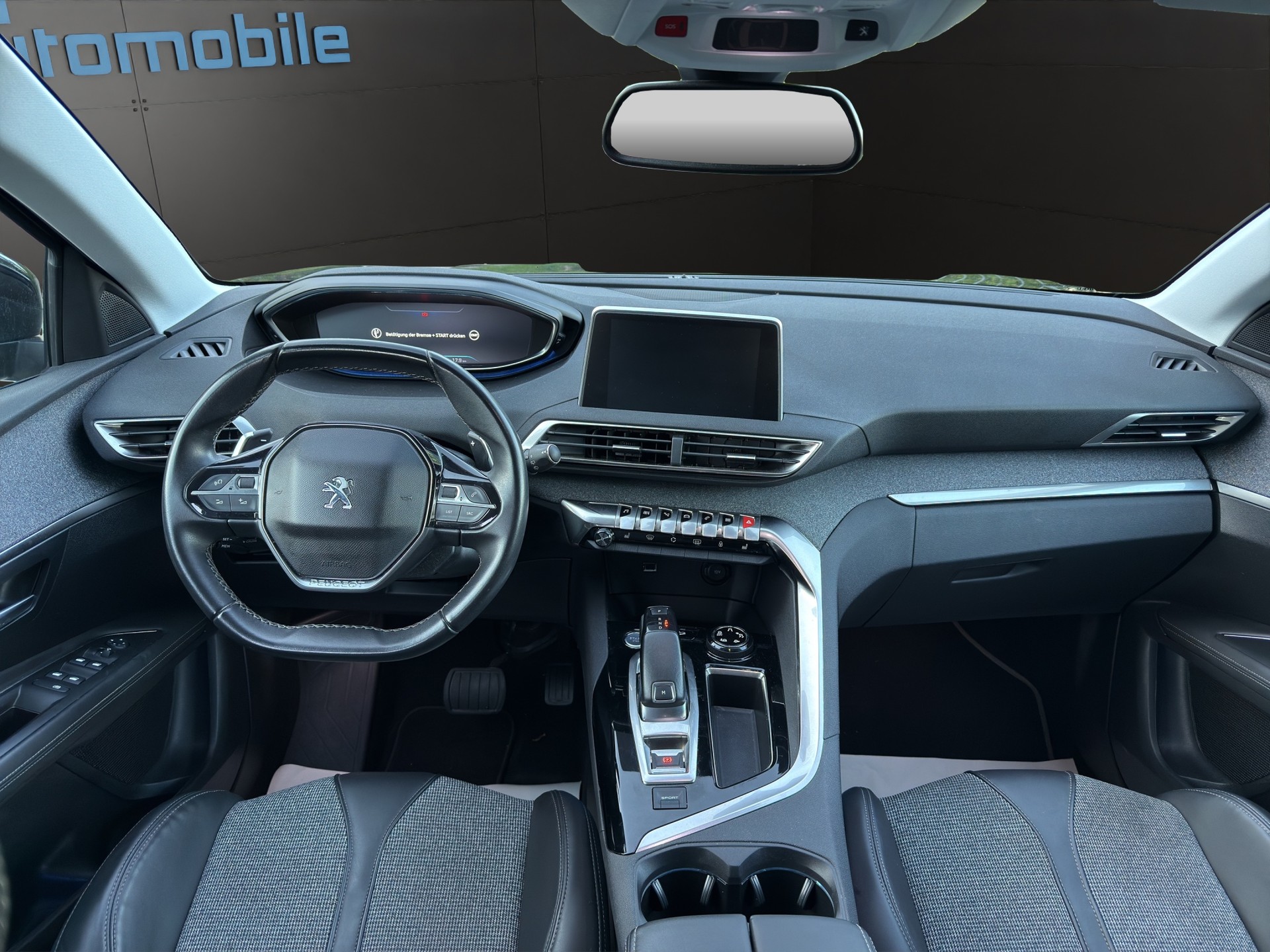 PEUGEOT 3008 1.2 PureTech Business Line EAT-image-3