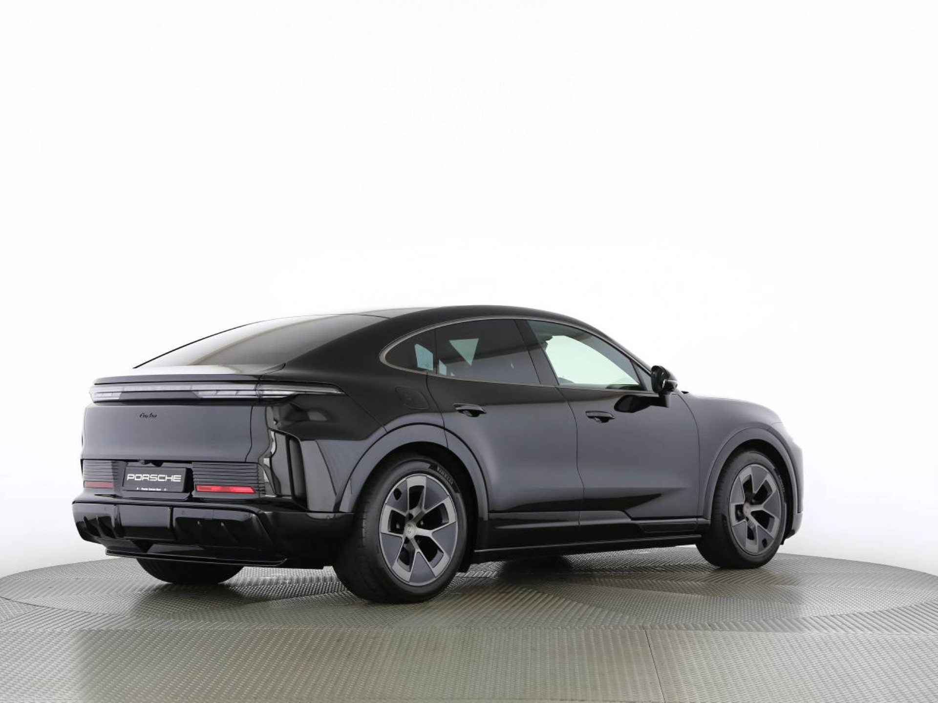 PORSCHE Cayenne Turbo Coupé Electric-image-18
