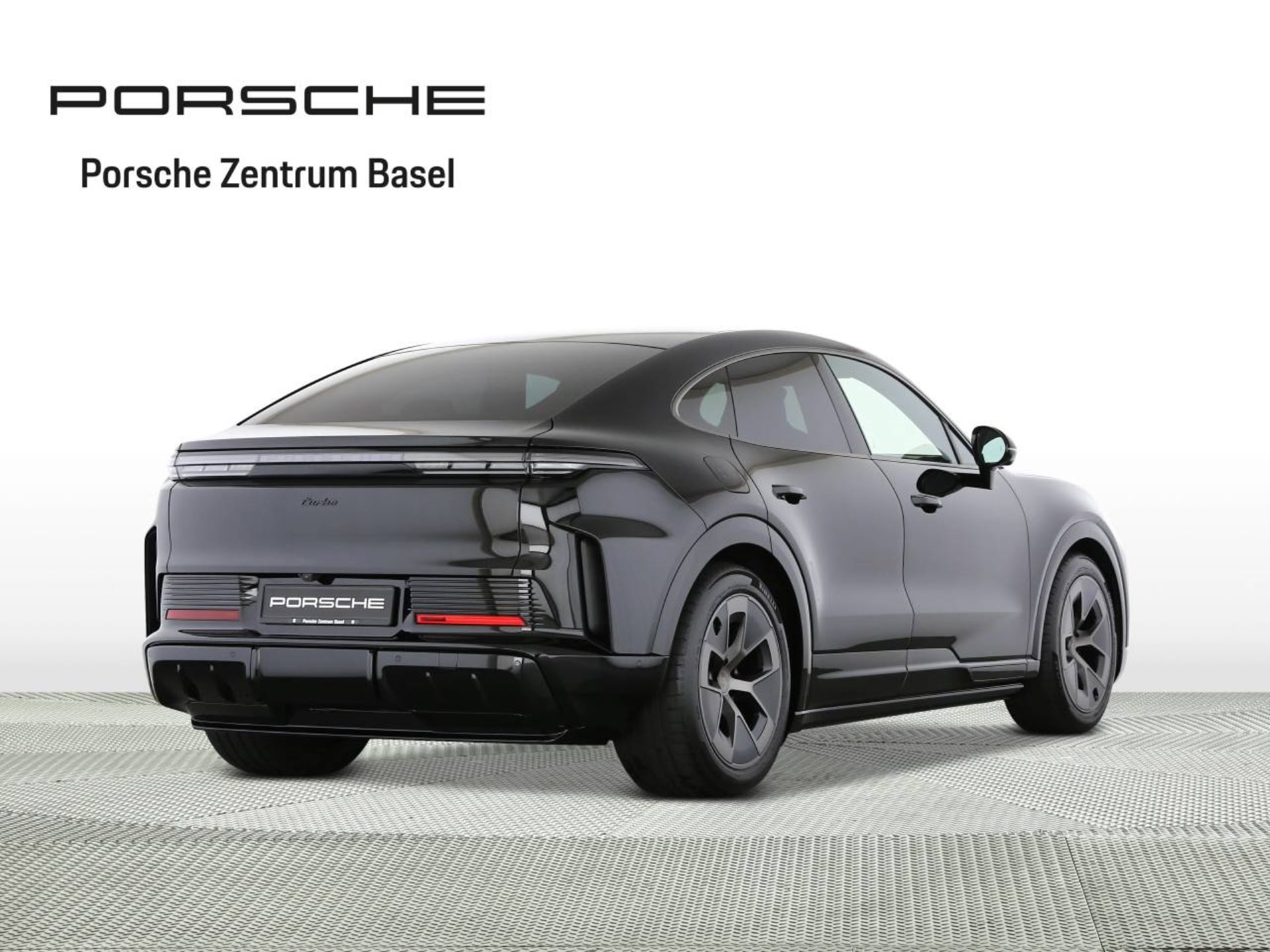 PORSCHE Cayenne Turbo Coupé Electric-showroom-element-2