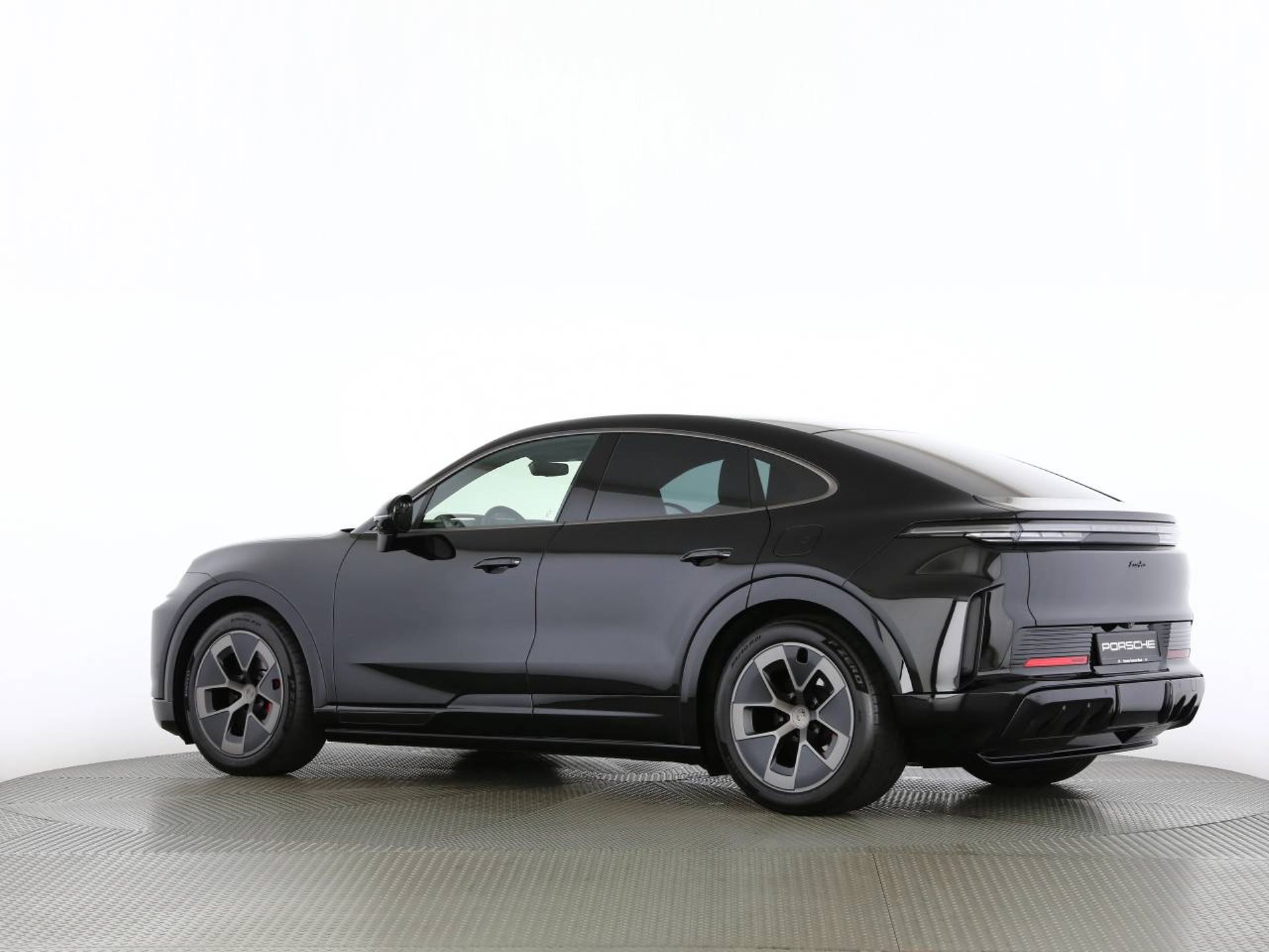 PORSCHE Cayenne Turbo Coupé Electric-image-16