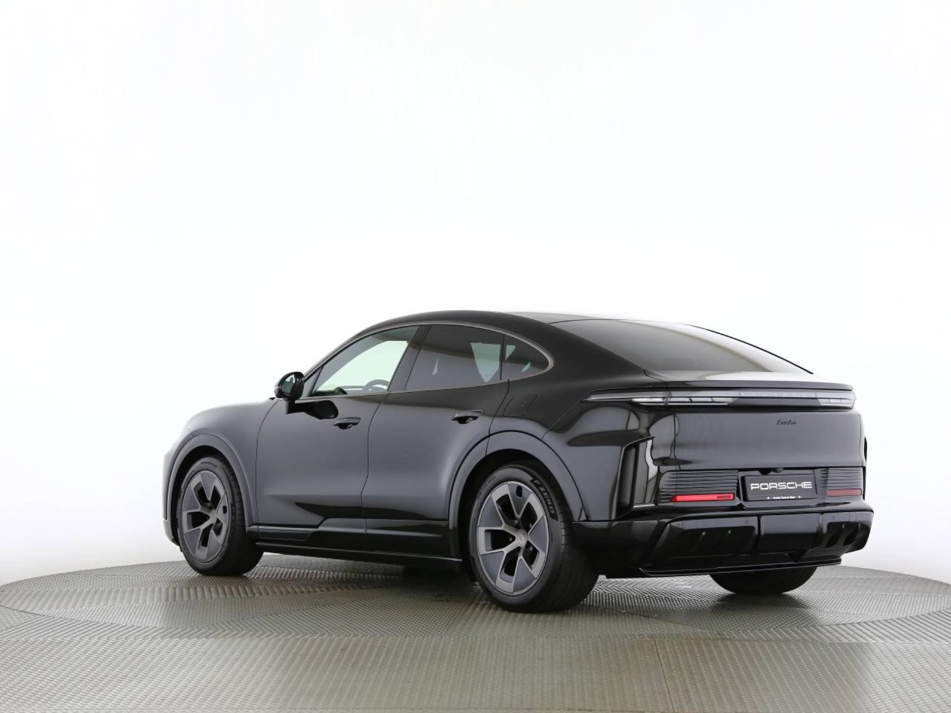 PORSCHE Cayenne Turbo Coupé Electric-image-17