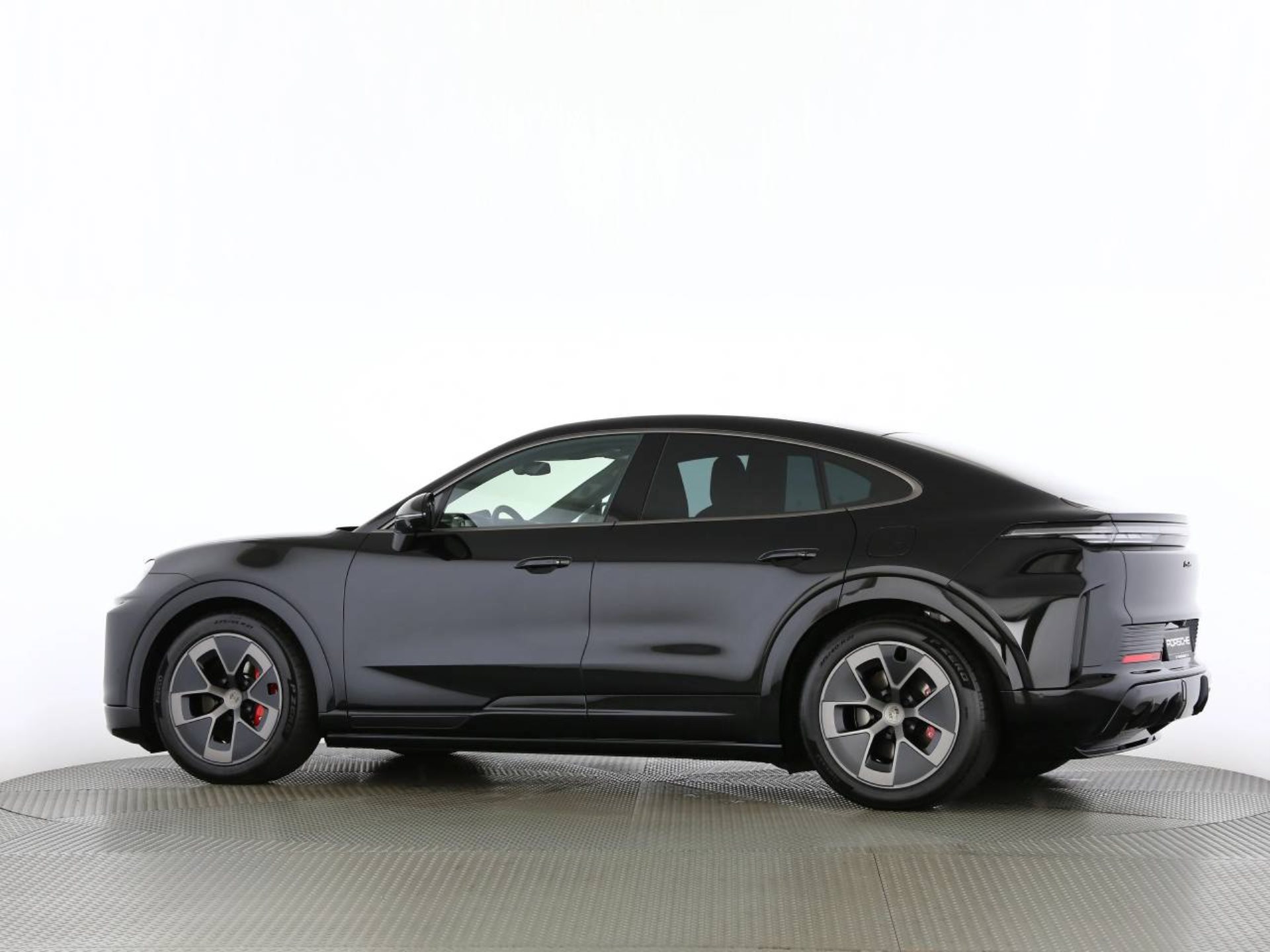 PORSCHE Cayenne Turbo Coupé Electric-image-13