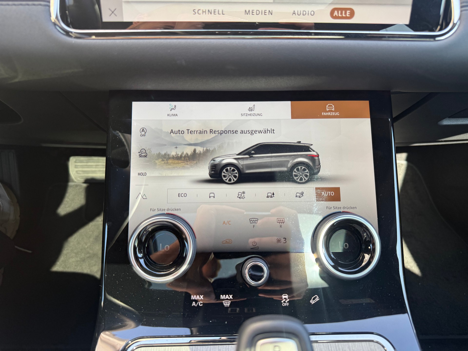 LAND ROVER Range Rover Evoque 2.0 T Bronze Collection-image-22