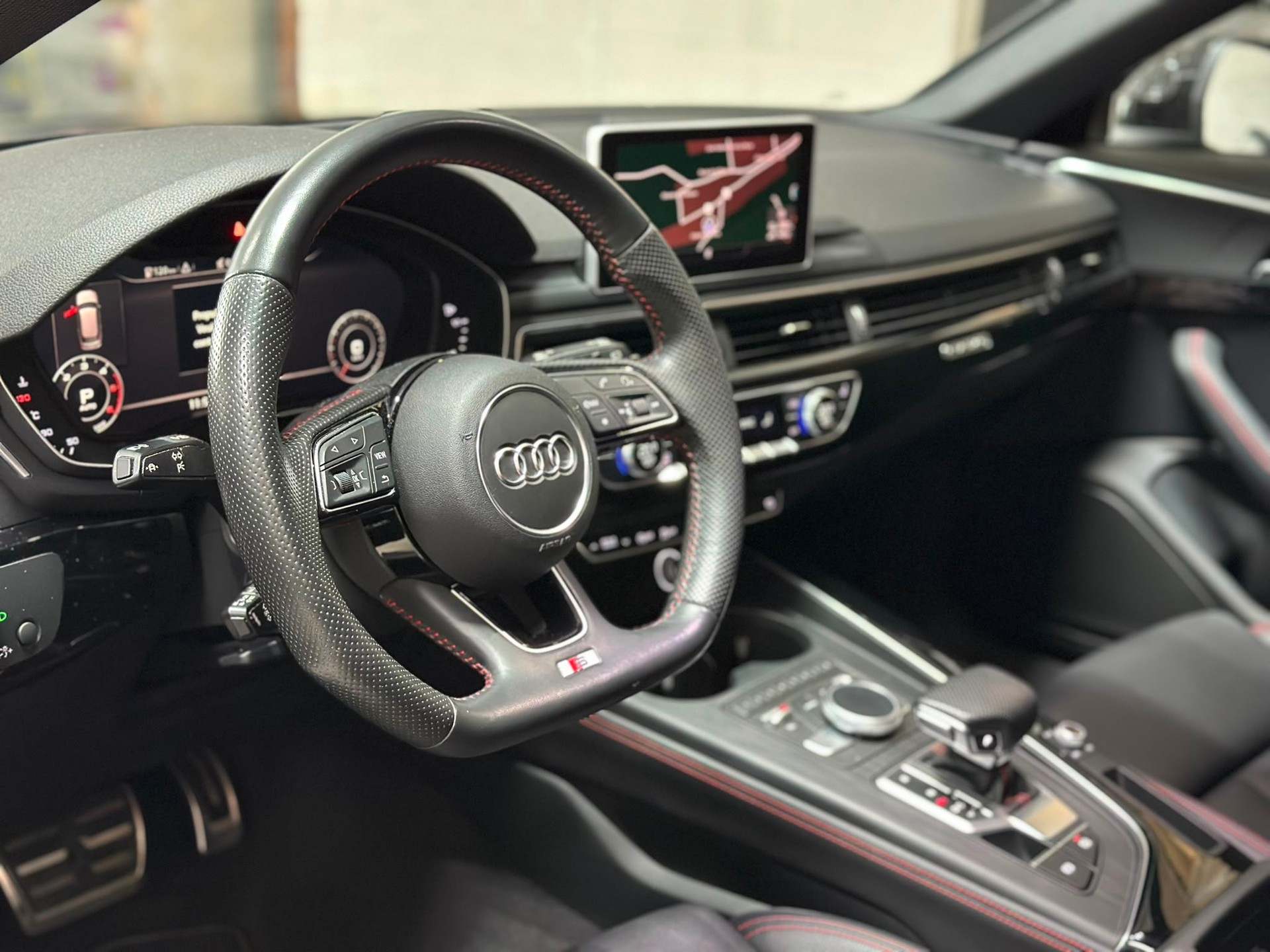 AUDI A4 Avant 2.0 TDI quattro S-tronic-image-10