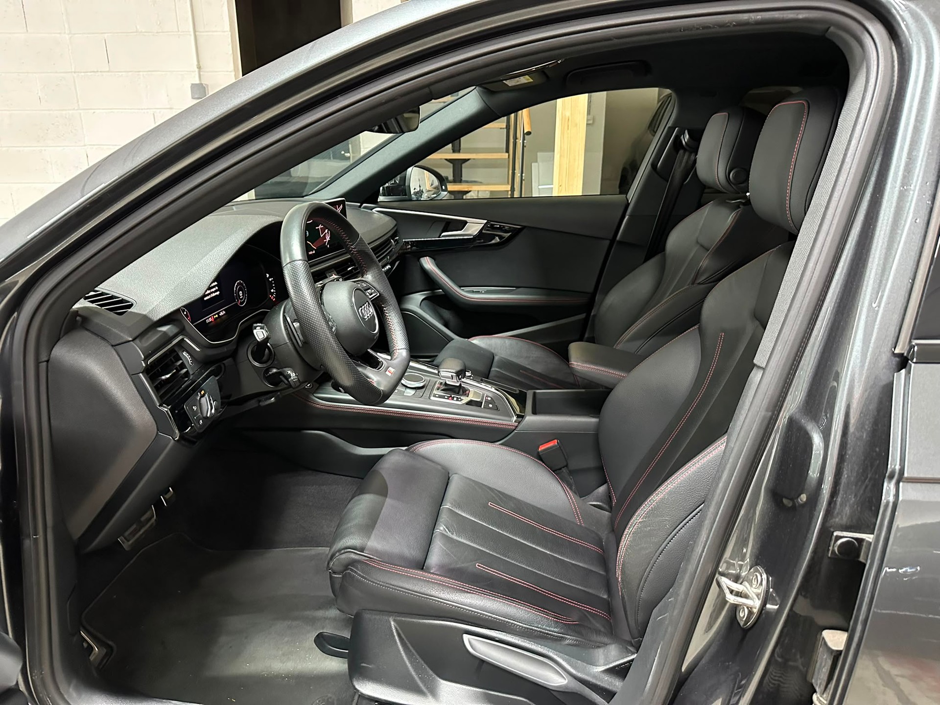 AUDI A4 Avant 2.0 TDI quattro S-tronic-image-11