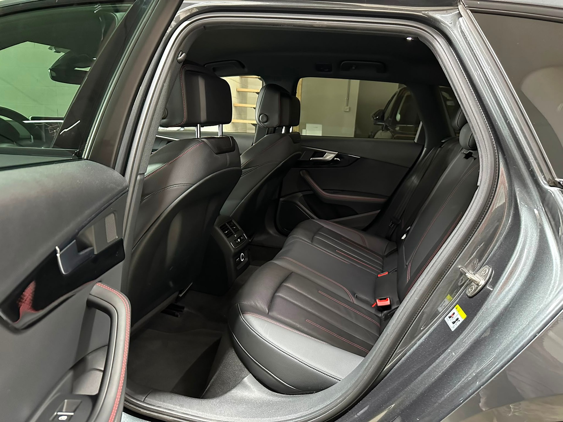 AUDI A4 Avant 2.0 TDI quattro S-tronic-image-8