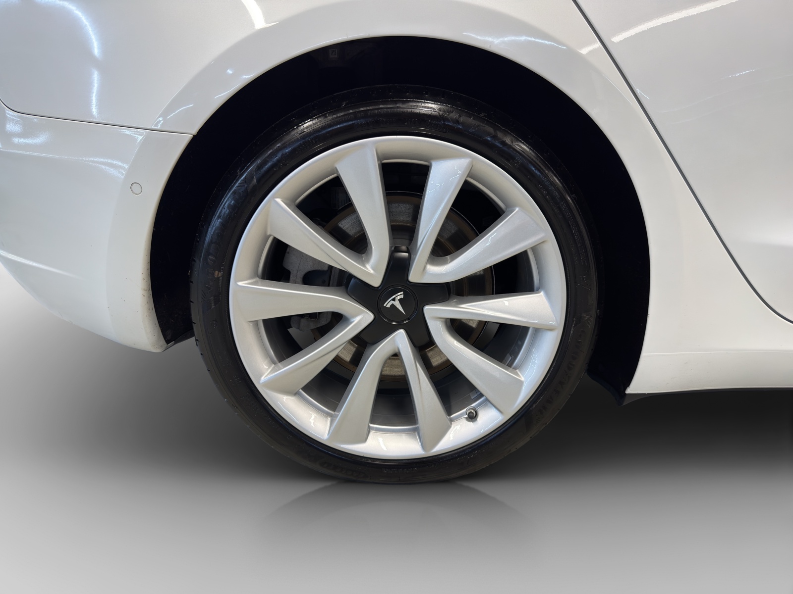 TESLA Model 3 Performance Dual Motor AWD-image-13