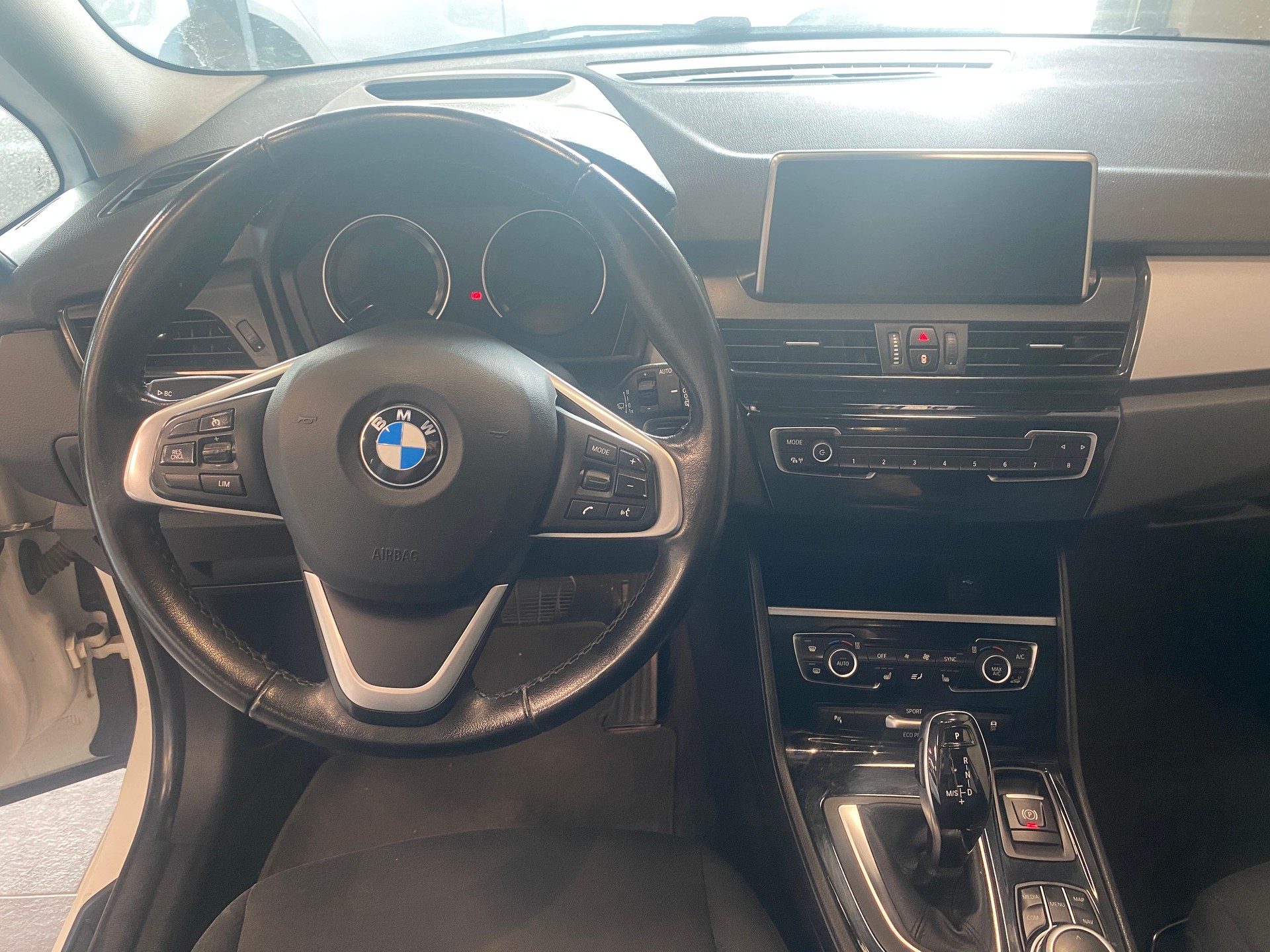 BMW 218d xDrive Gran Tourer Steptronic-image-6