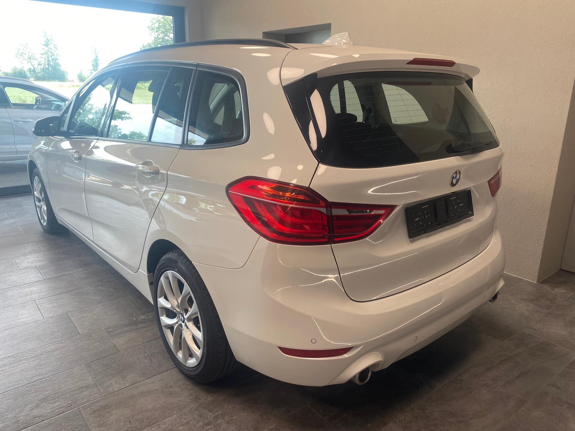 BMW 218d xDrive Gran Tourer Steptronic-image-1