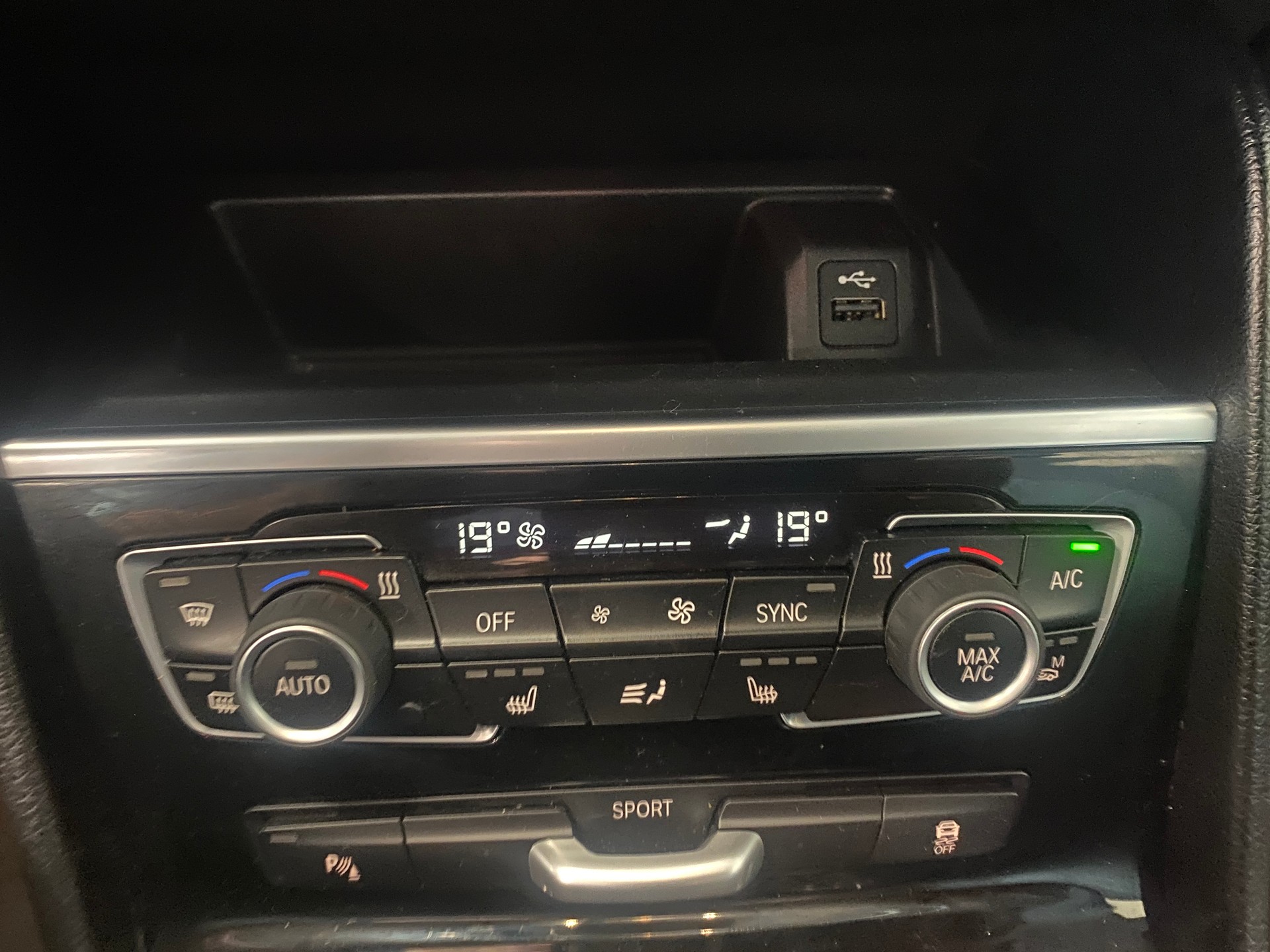 BMW 218d xDrive Gran Tourer Steptronic-image-17