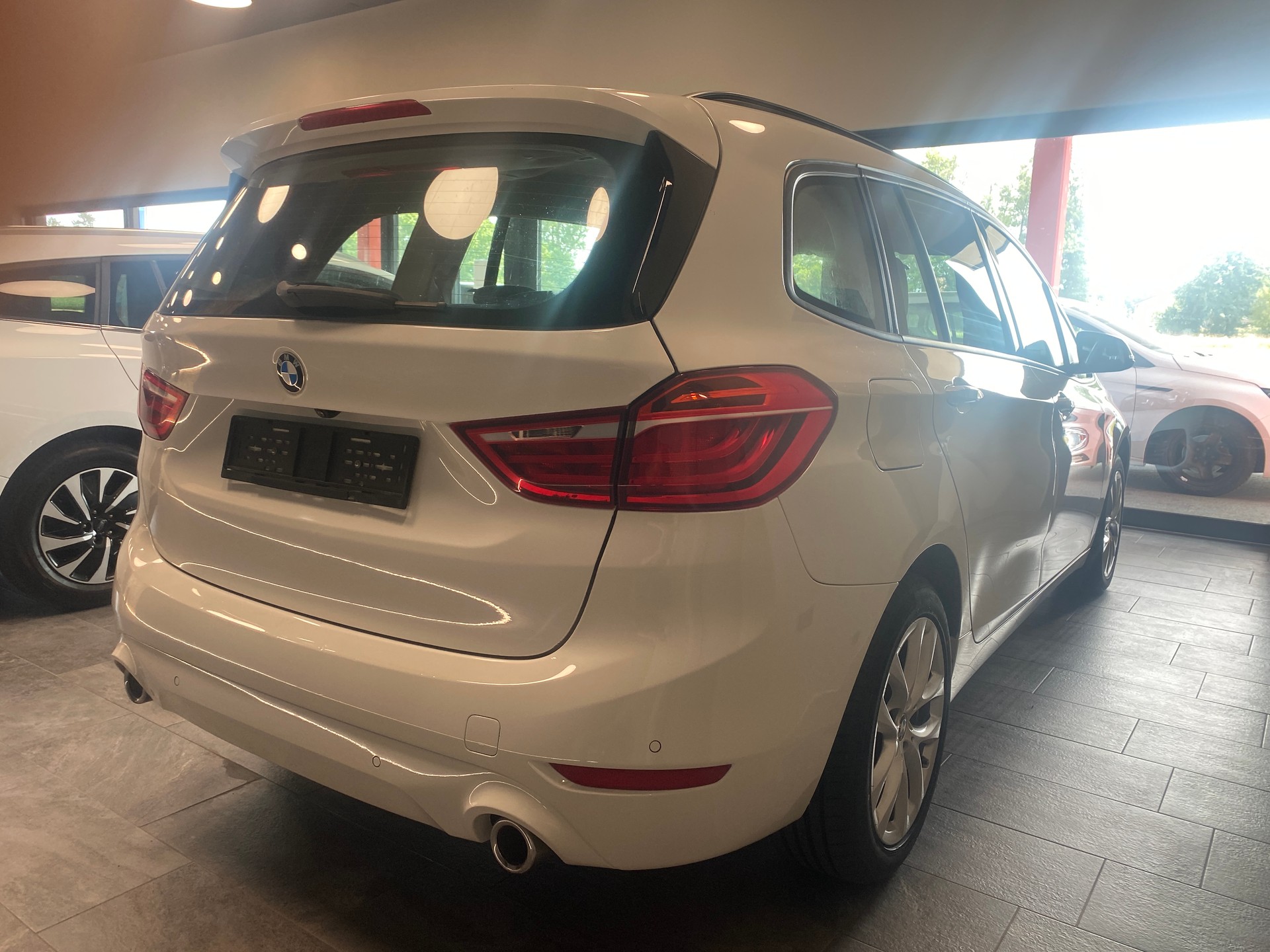 BMW 218d xDrive Gran Tourer Steptronic-image-2