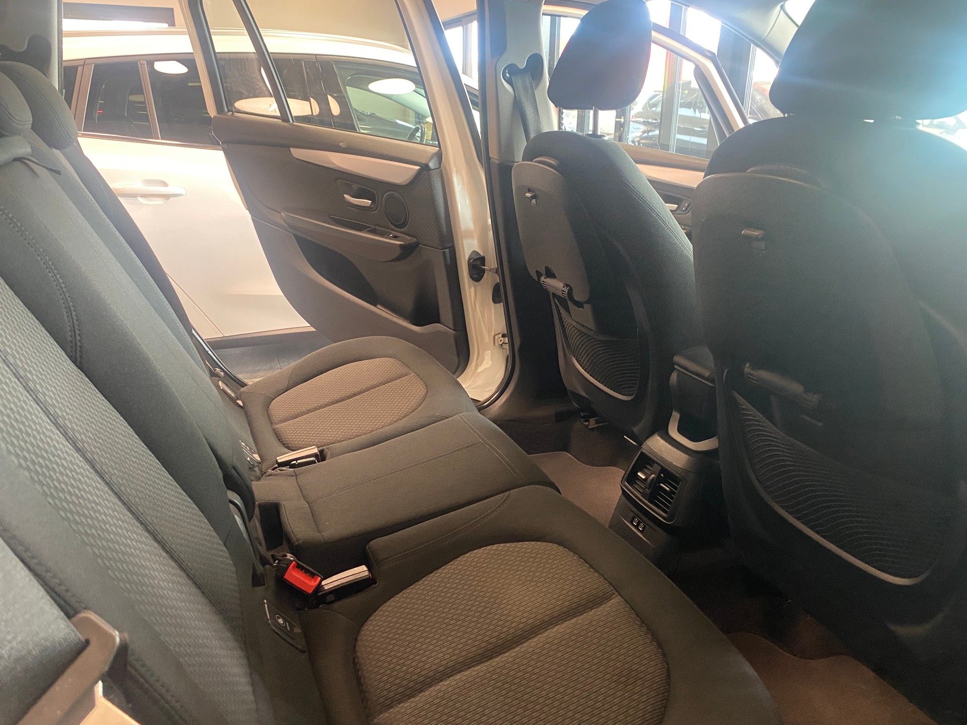 BMW 218d xDrive Gran Tourer Steptronic-image-7