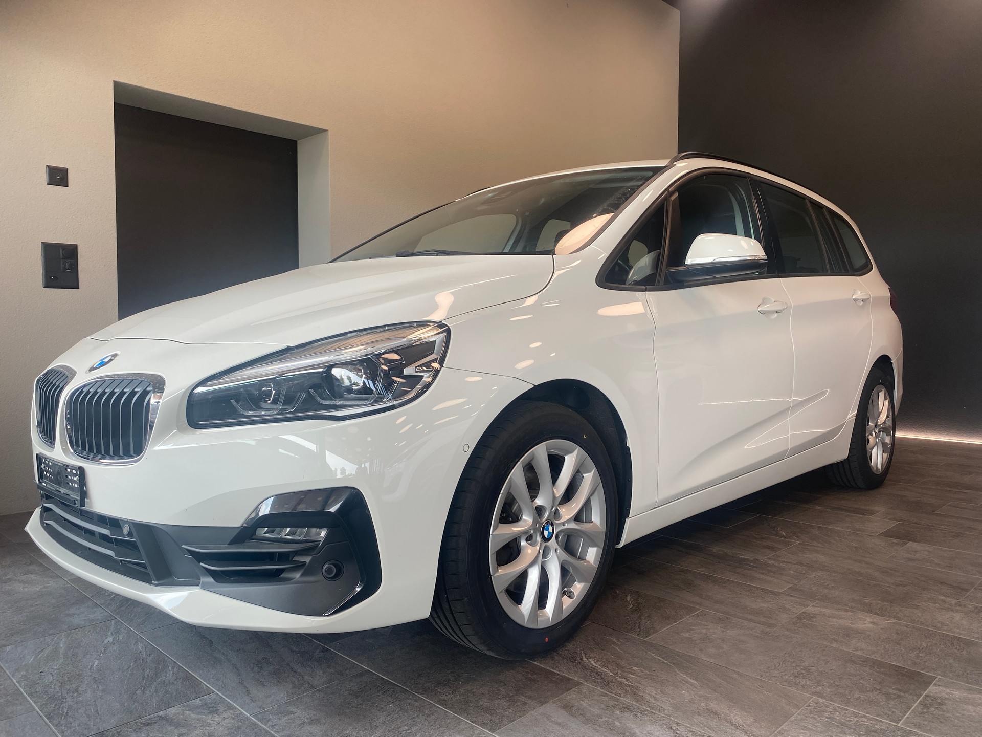 BMW 218d xDrive Gran Tourer Steptronic-image-0