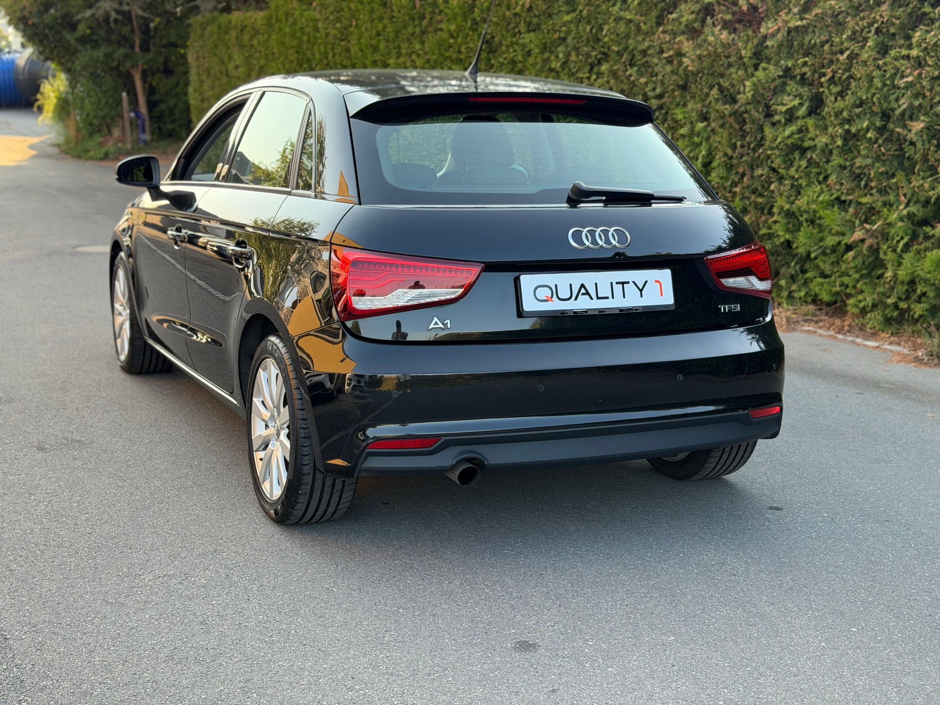 AUDI A1 Sportback 1.0 TFSI Design S-tronic-image-4