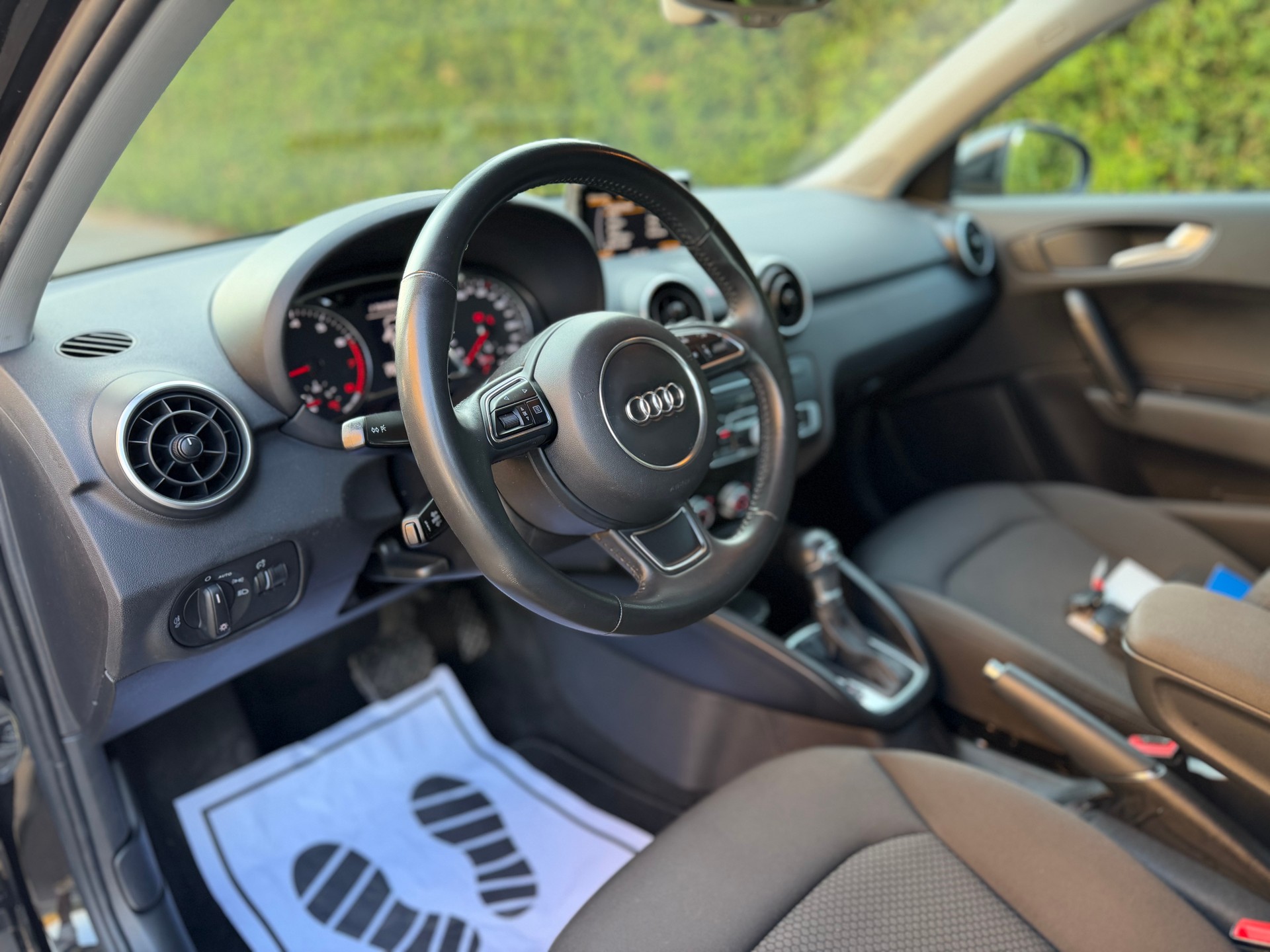 AUDI A1 Sportback 1.0 TFSI Design S-tronic-image-7