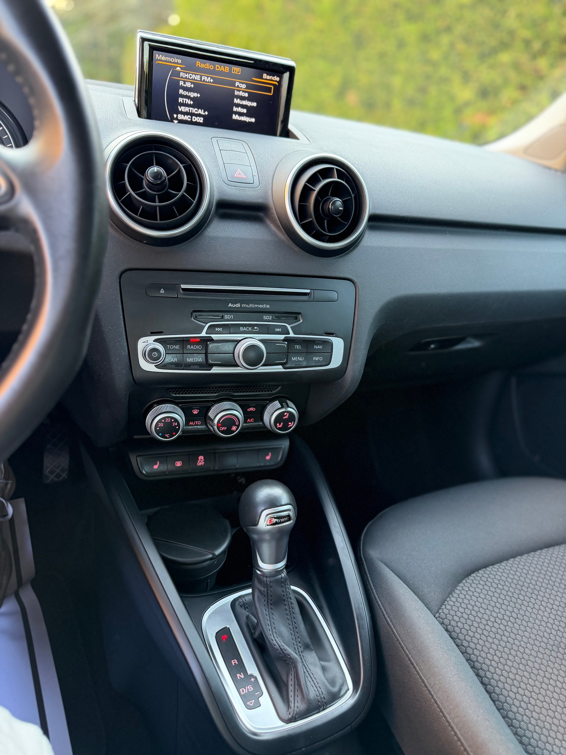 AUDI A1 Sportback 1.0 TFSI Design S-tronic-image-9