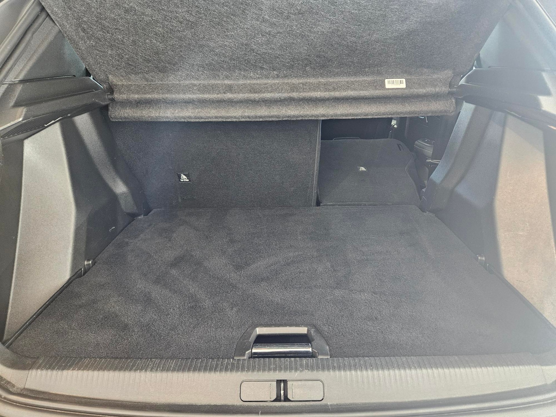 PEUGEOT 2008 1.2 Hybrid 145 GT-image-8