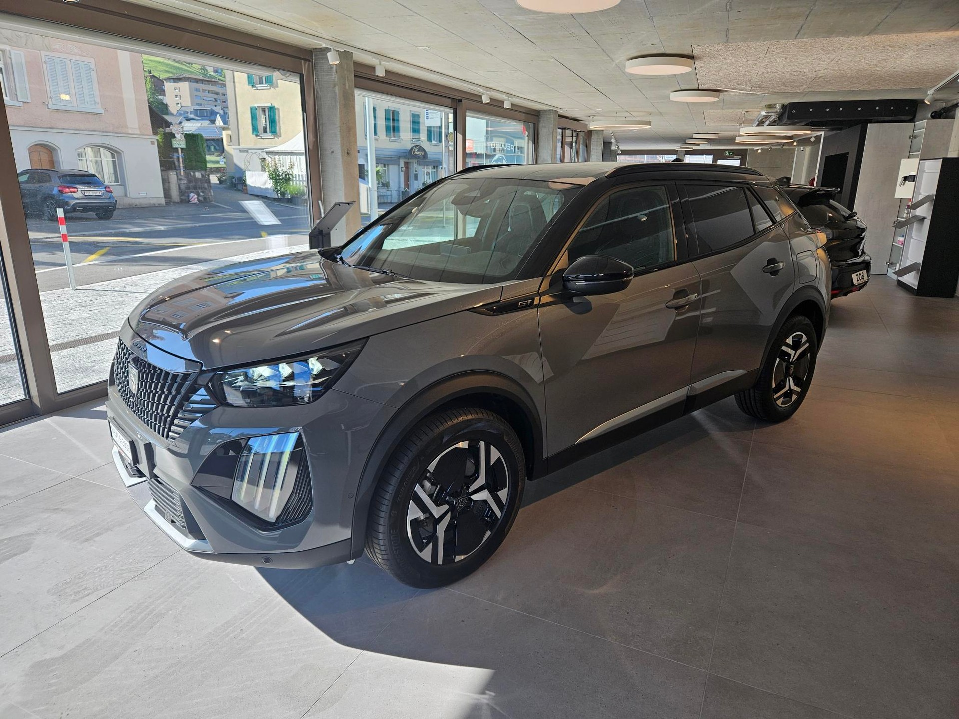 PEUGEOT 2008 1.2 Hybrid 145 GT-image-2
