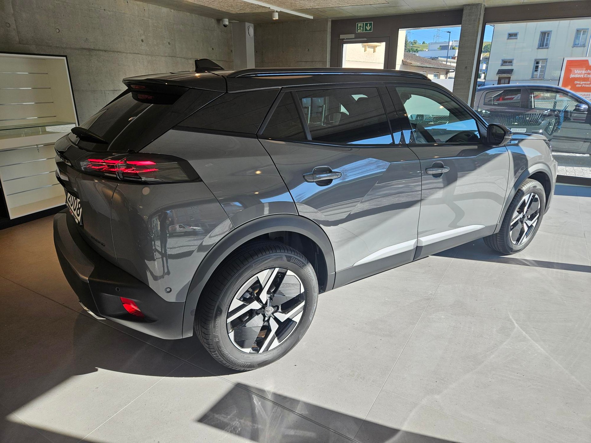 PEUGEOT 2008 1.2 Hybrid 145 GT-image-0