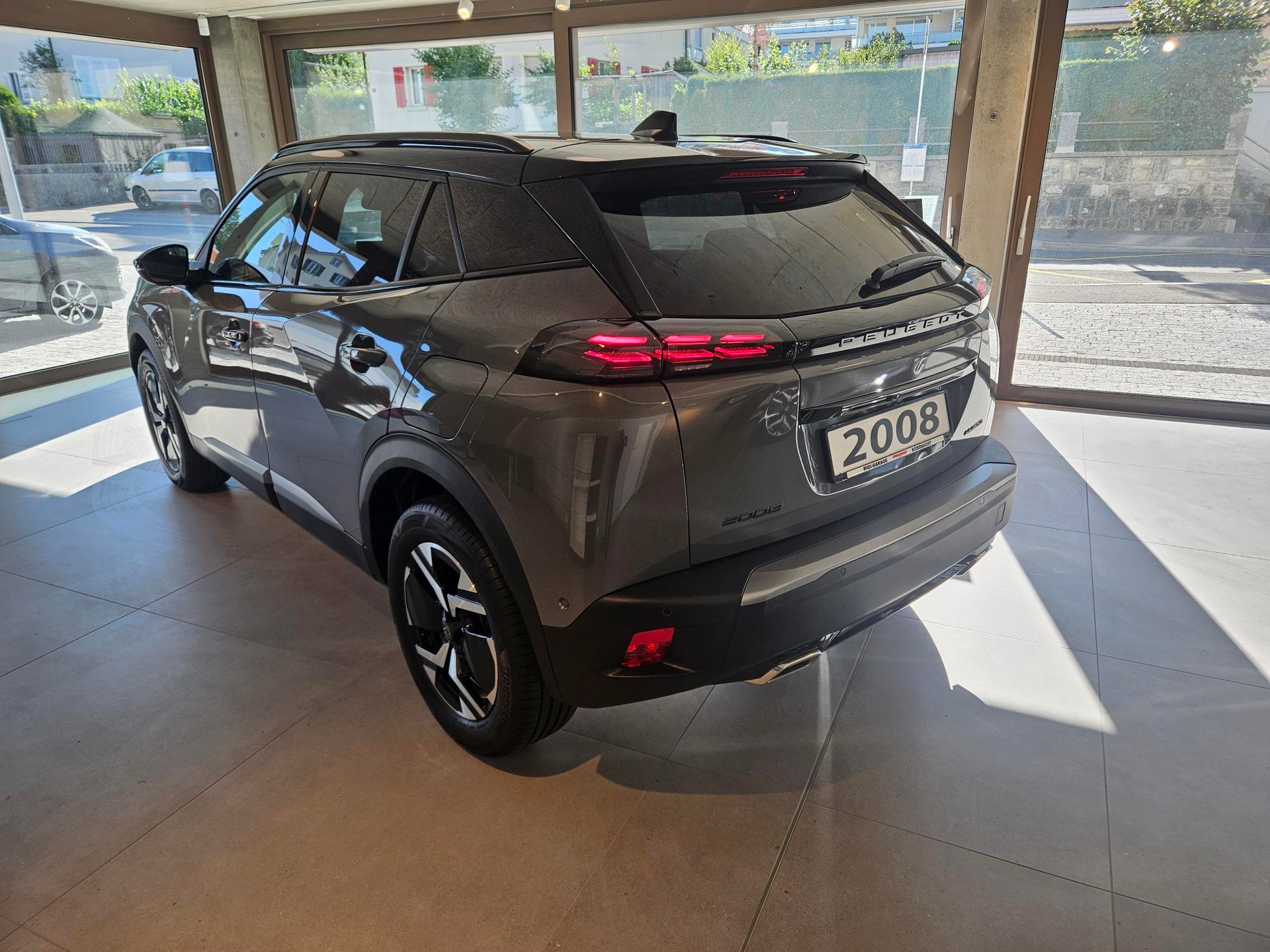 PEUGEOT 2008 1.2 Hybrid 145 GT-image-1