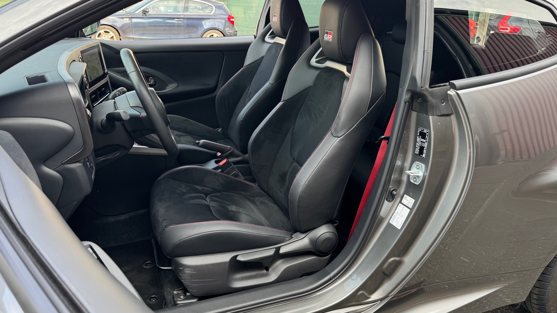 TOYOTA Yaris 1.6 GR Sport-image-11