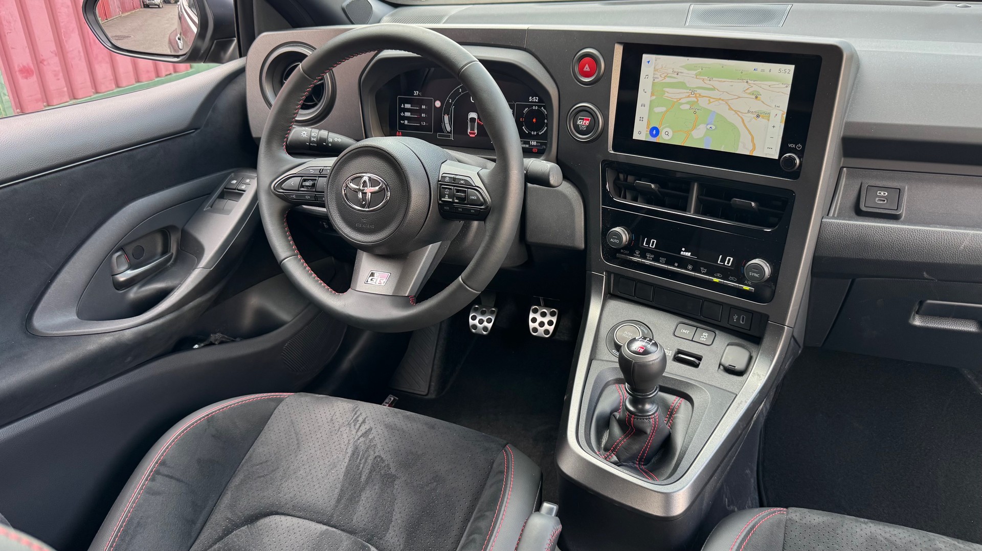 TOYOTA Yaris 1.6 GR Sport-image-9
