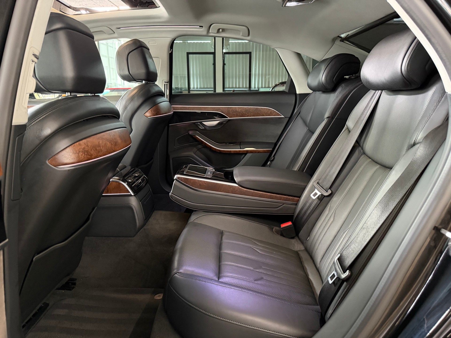 AUDI A8 50 TDI quattro tiptronic-image-9