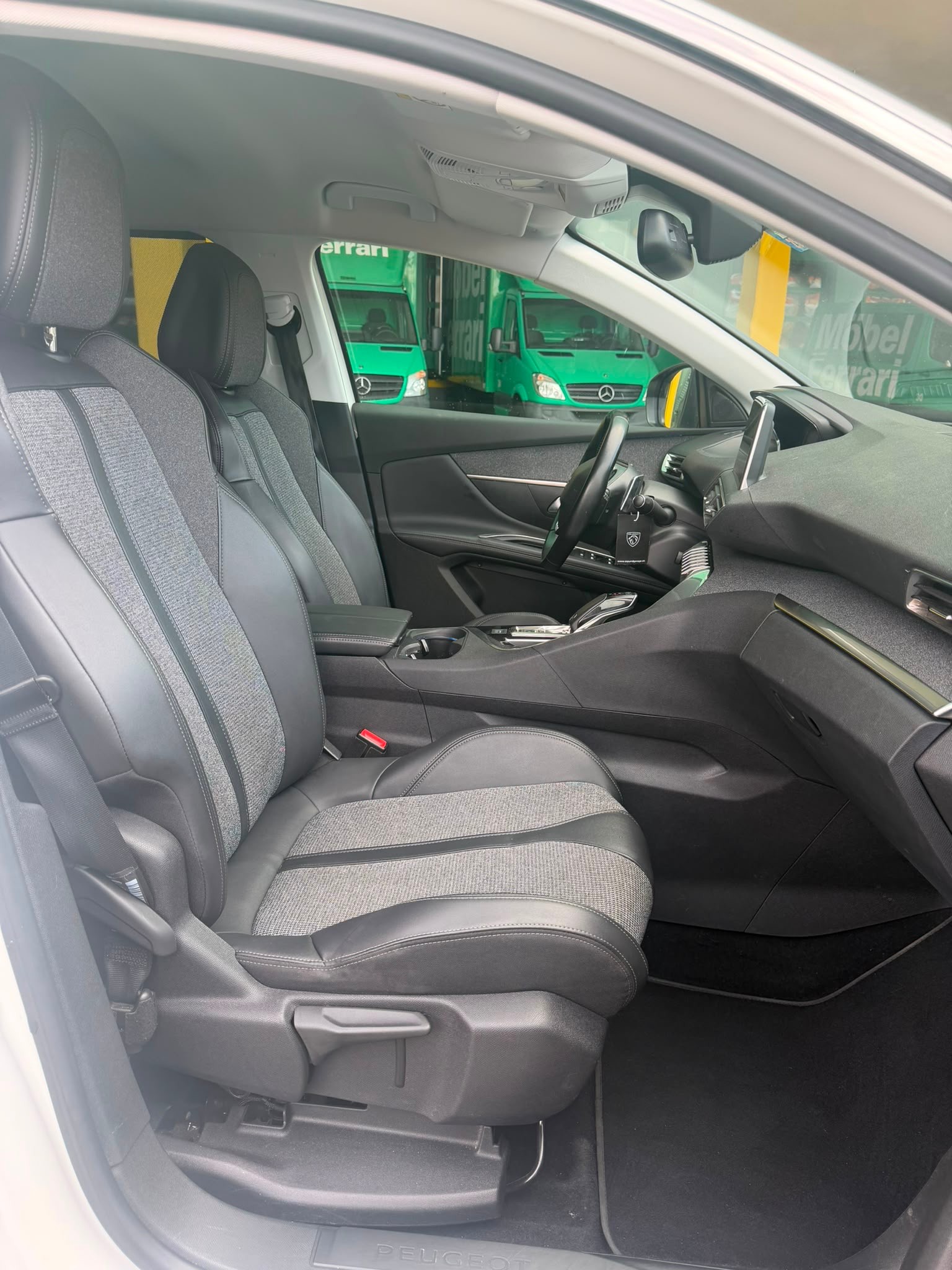 PEUGEOT 5008 1.5 BlueHDi Allure EAT-image-14