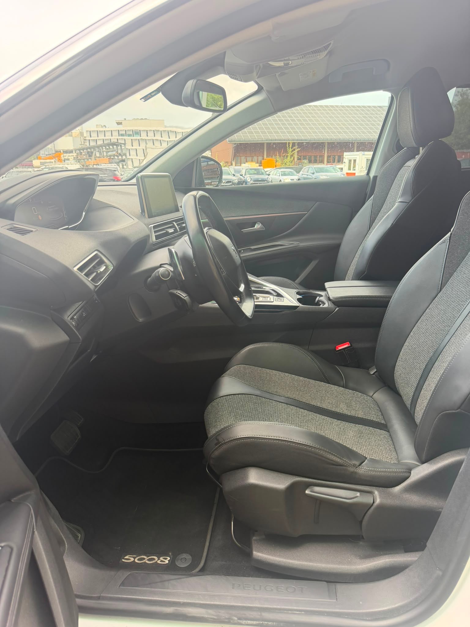 PEUGEOT 5008 1.5 BlueHDi Allure EAT-image-8