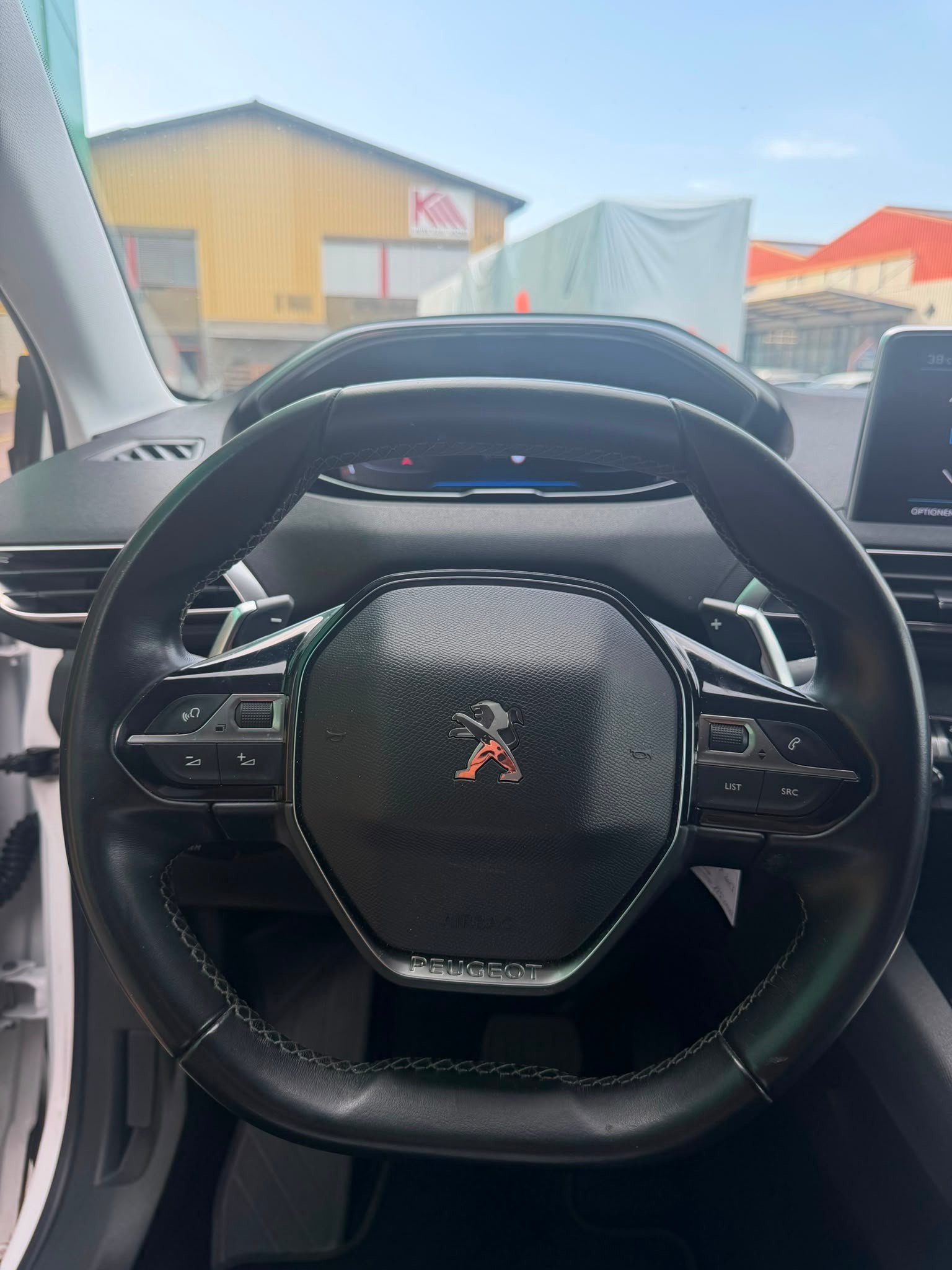 PEUGEOT 5008 1.5 BlueHDi Allure EAT-image-11
