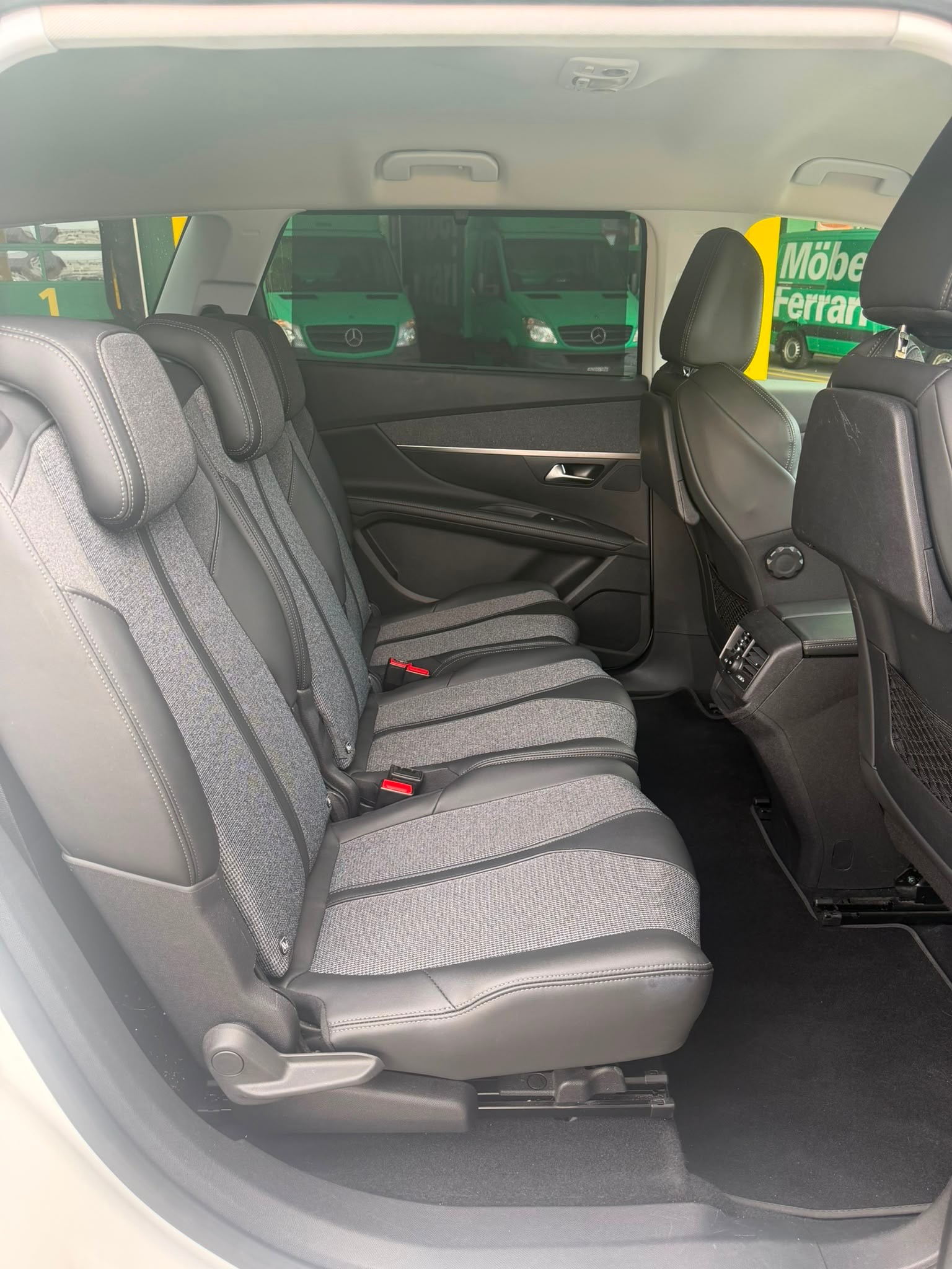 PEUGEOT 5008 1.5 BlueHDi Allure EAT-image-13