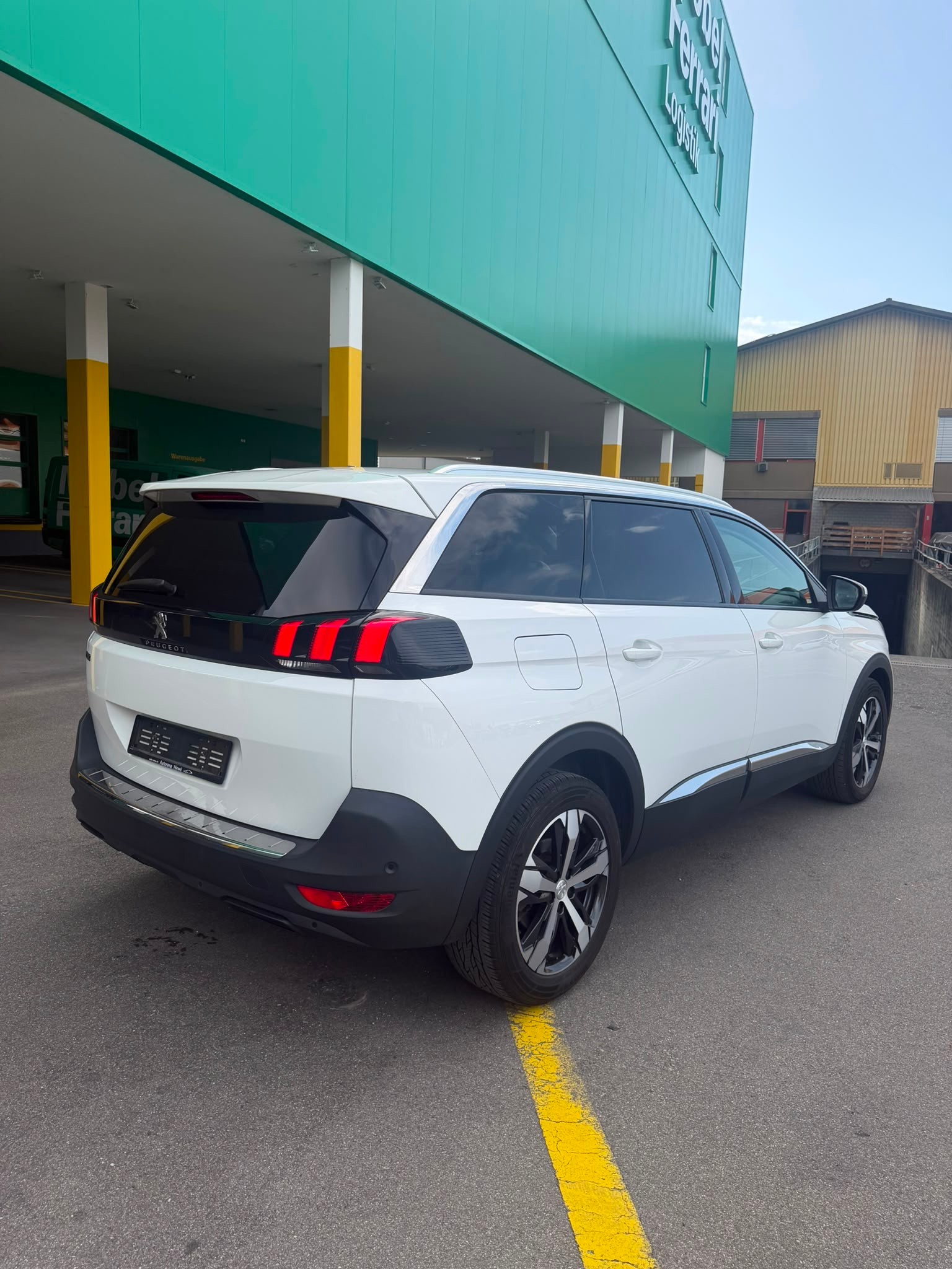 PEUGEOT 5008 1.5 BlueHDi Allure EAT-image-6