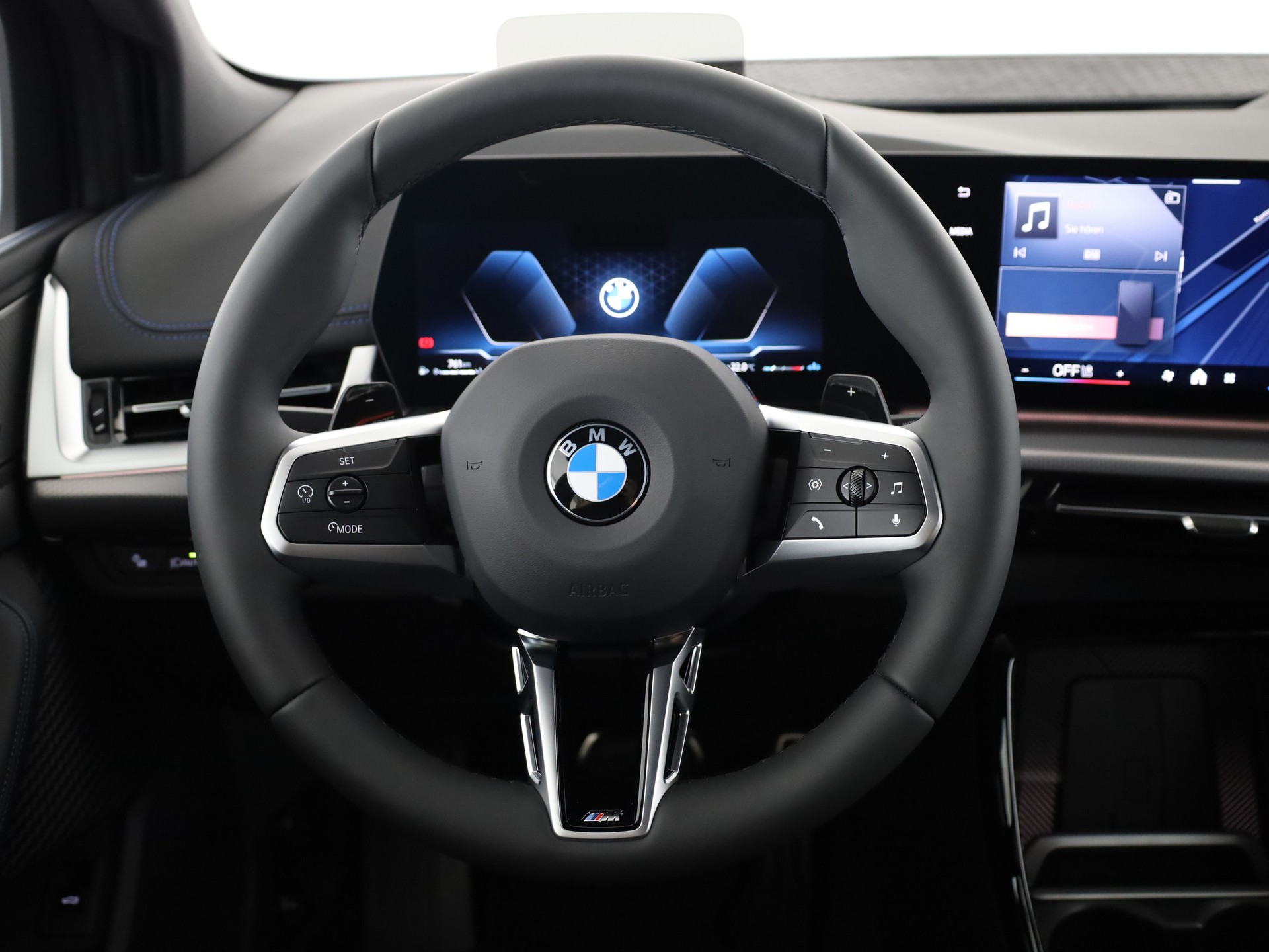BMW 220i Act. Tour. M Sport-image-19