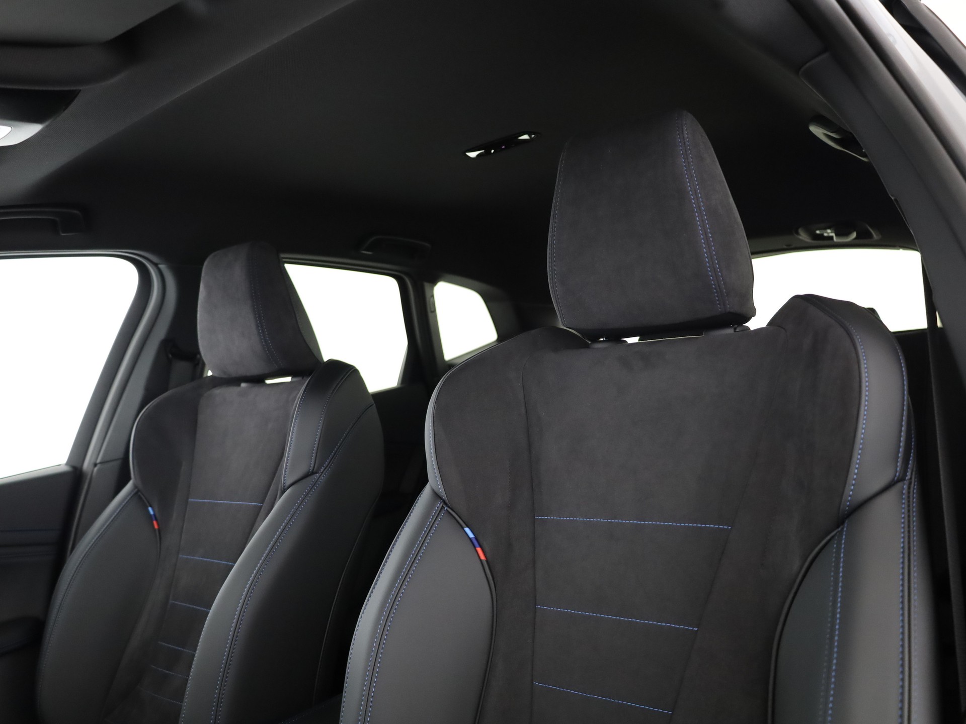 BMW 220i Act. Tour. M Sport-image-11
