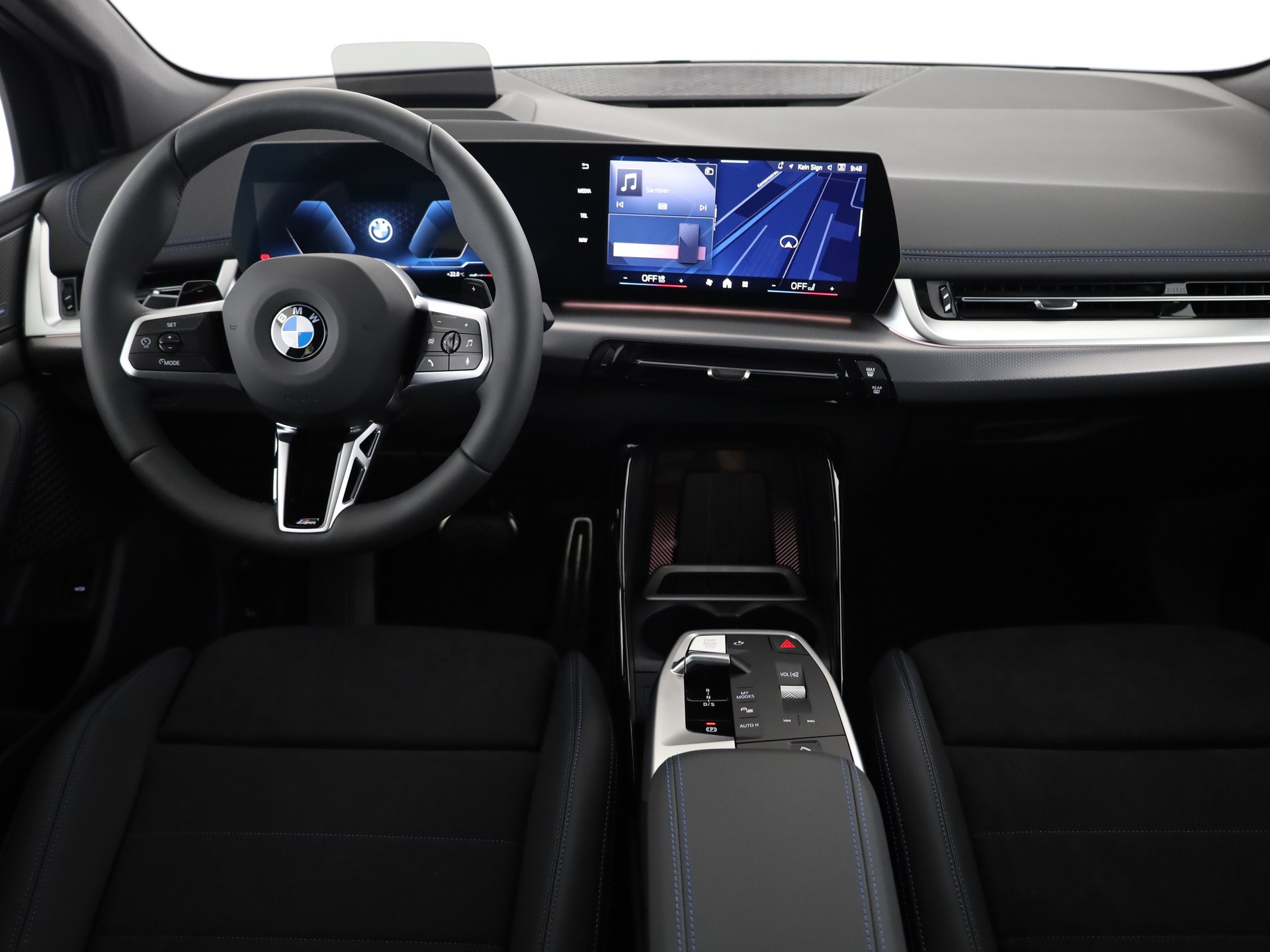 BMW 220i Act. Tour. M Sport-image-17