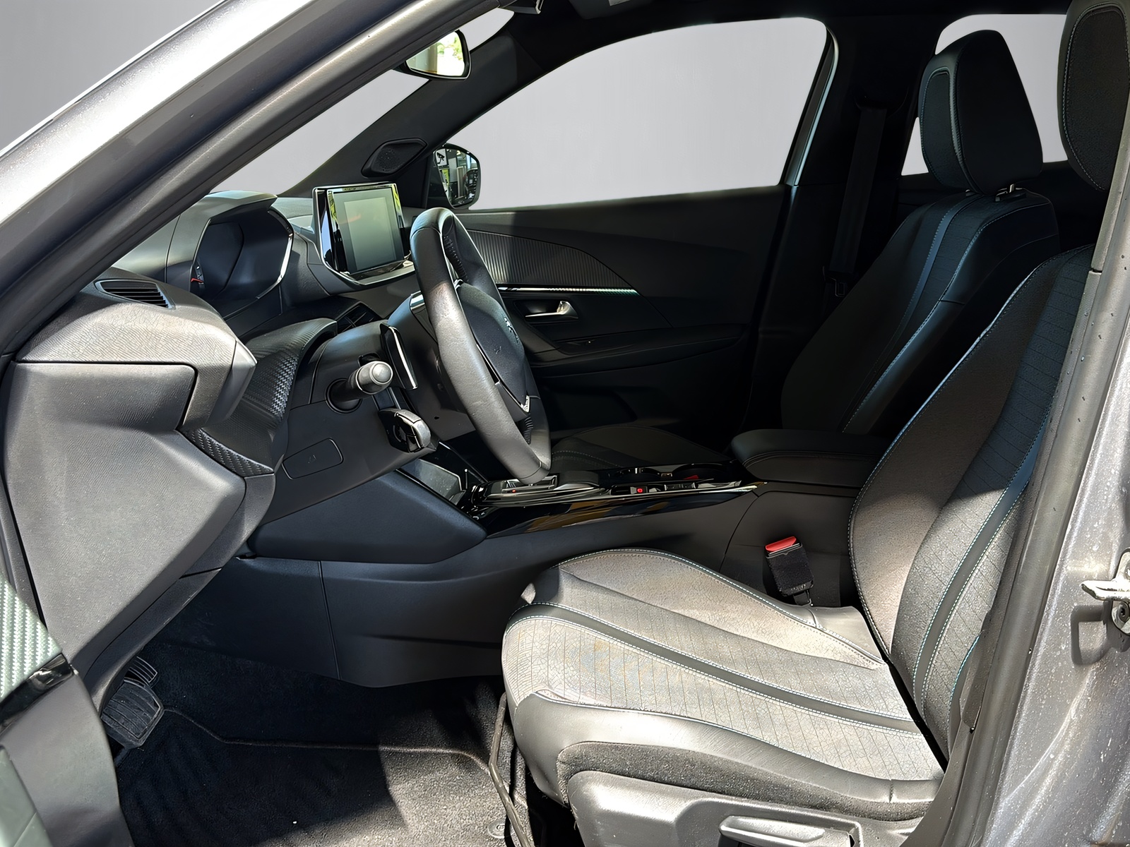 PEUGEOT 2008 1.2 PureTech 130 Allure-showroom-element-2