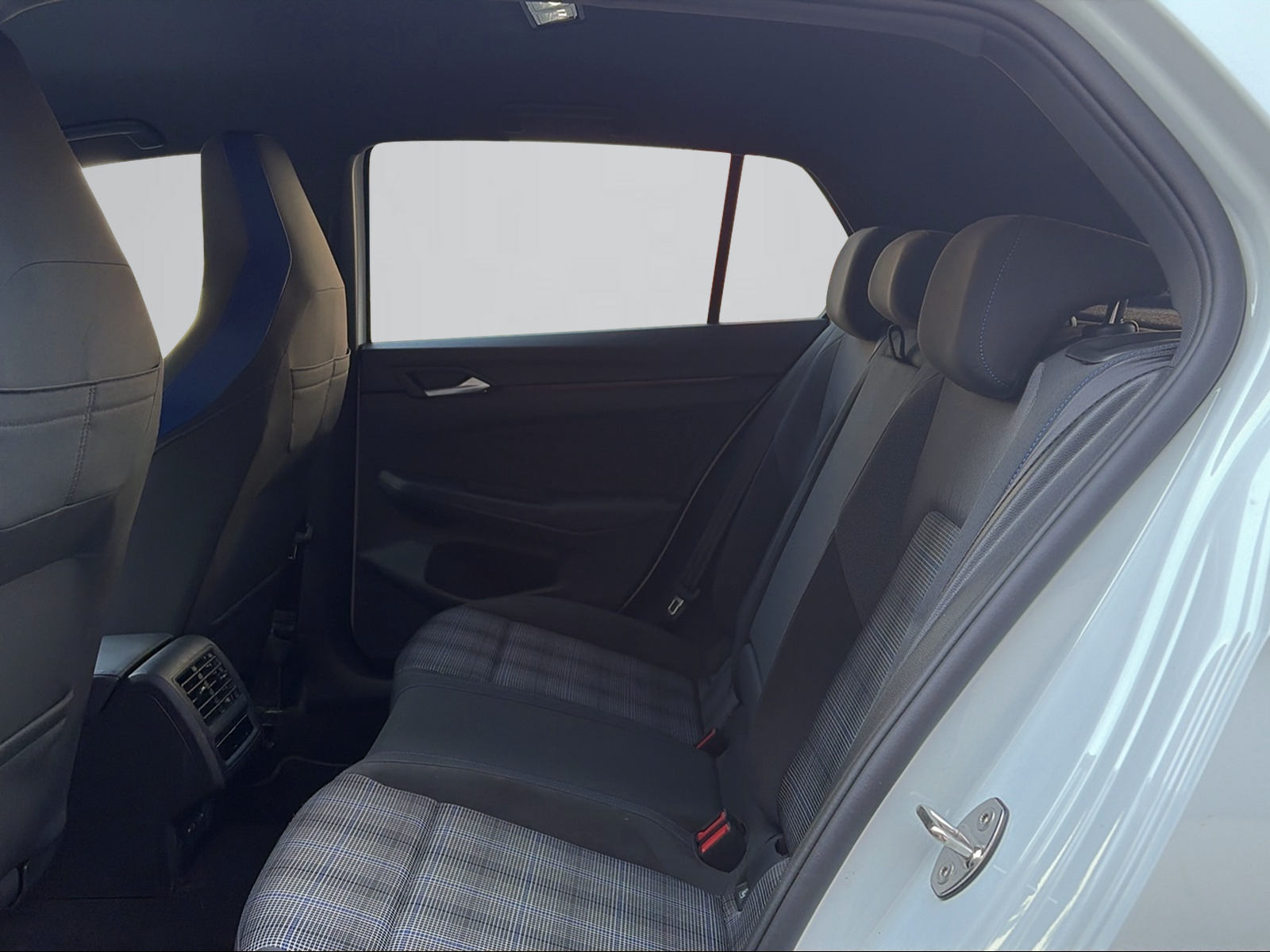 VW Golf 1.5 TSI PHEV GTE-image-10