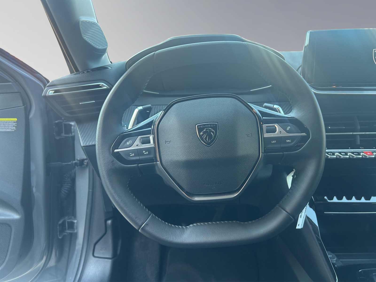 PEUGEOT 208 1.2 PureTech 100 Allure-image-10