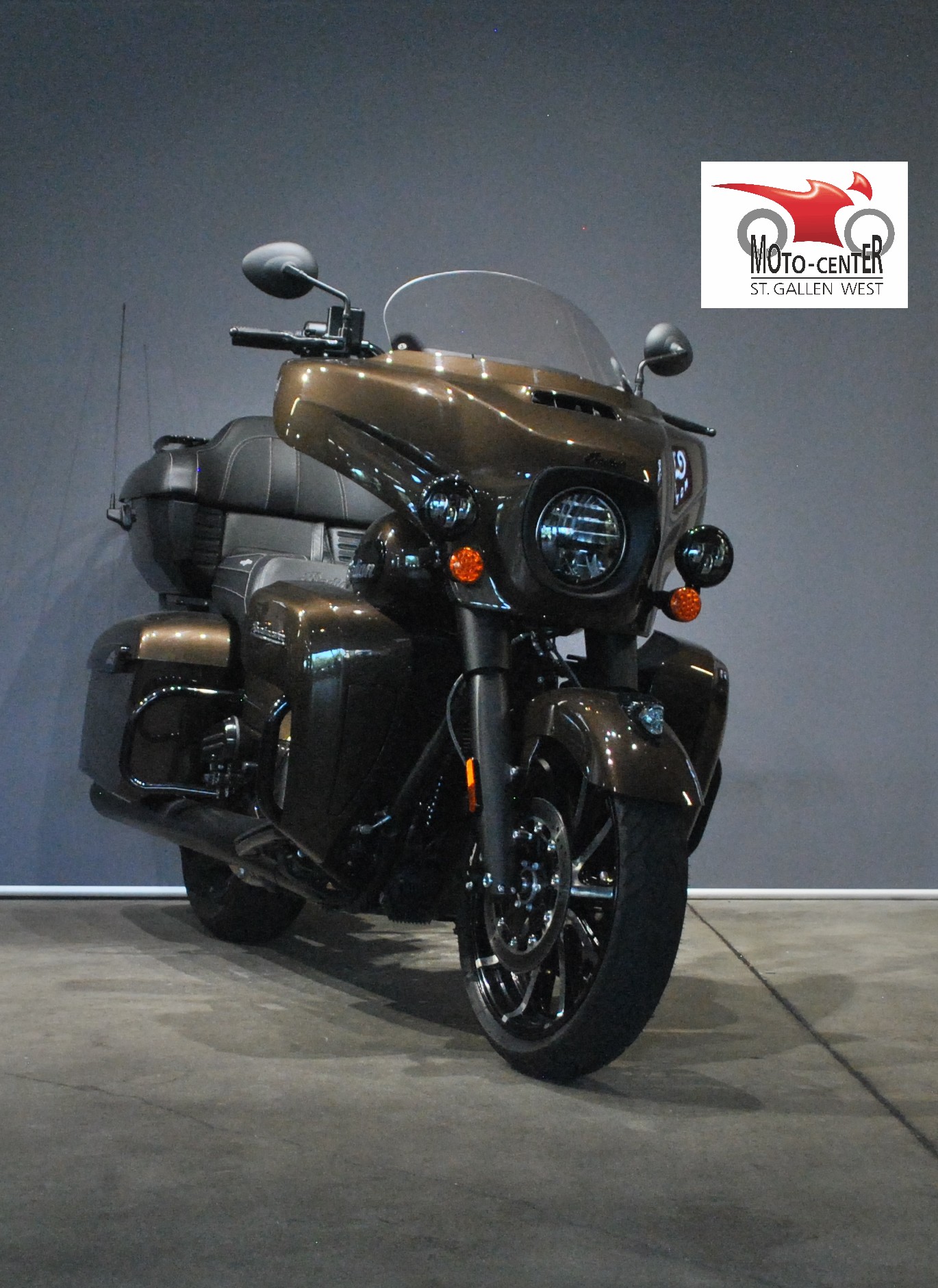 INDIAN Roadmaster Dark Horse