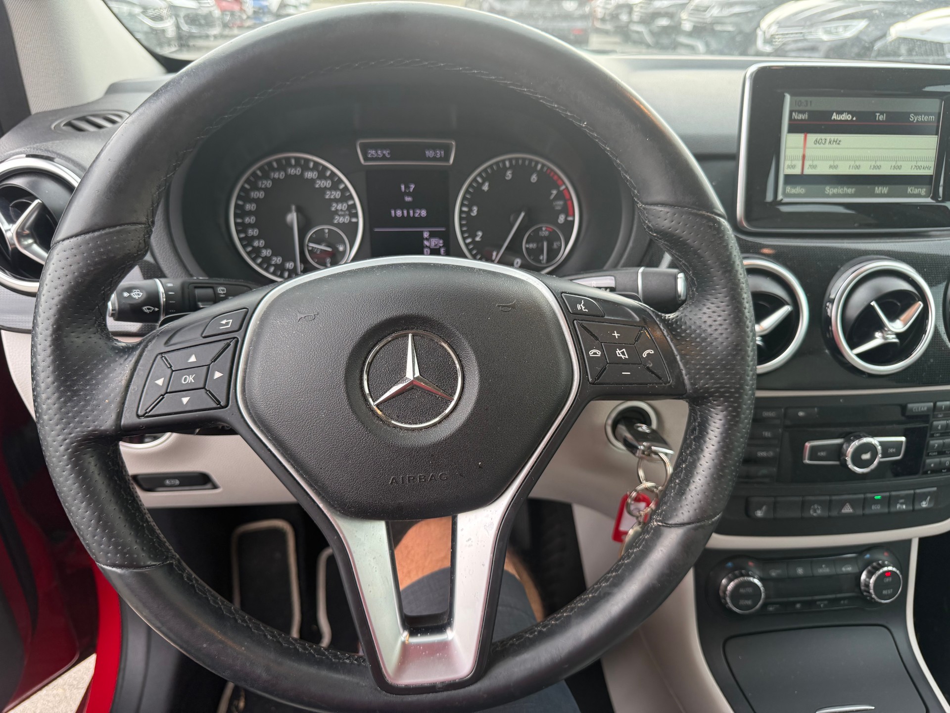 MERCEDES-BENZ B 220 4Matic 7G-DCT-image-22
